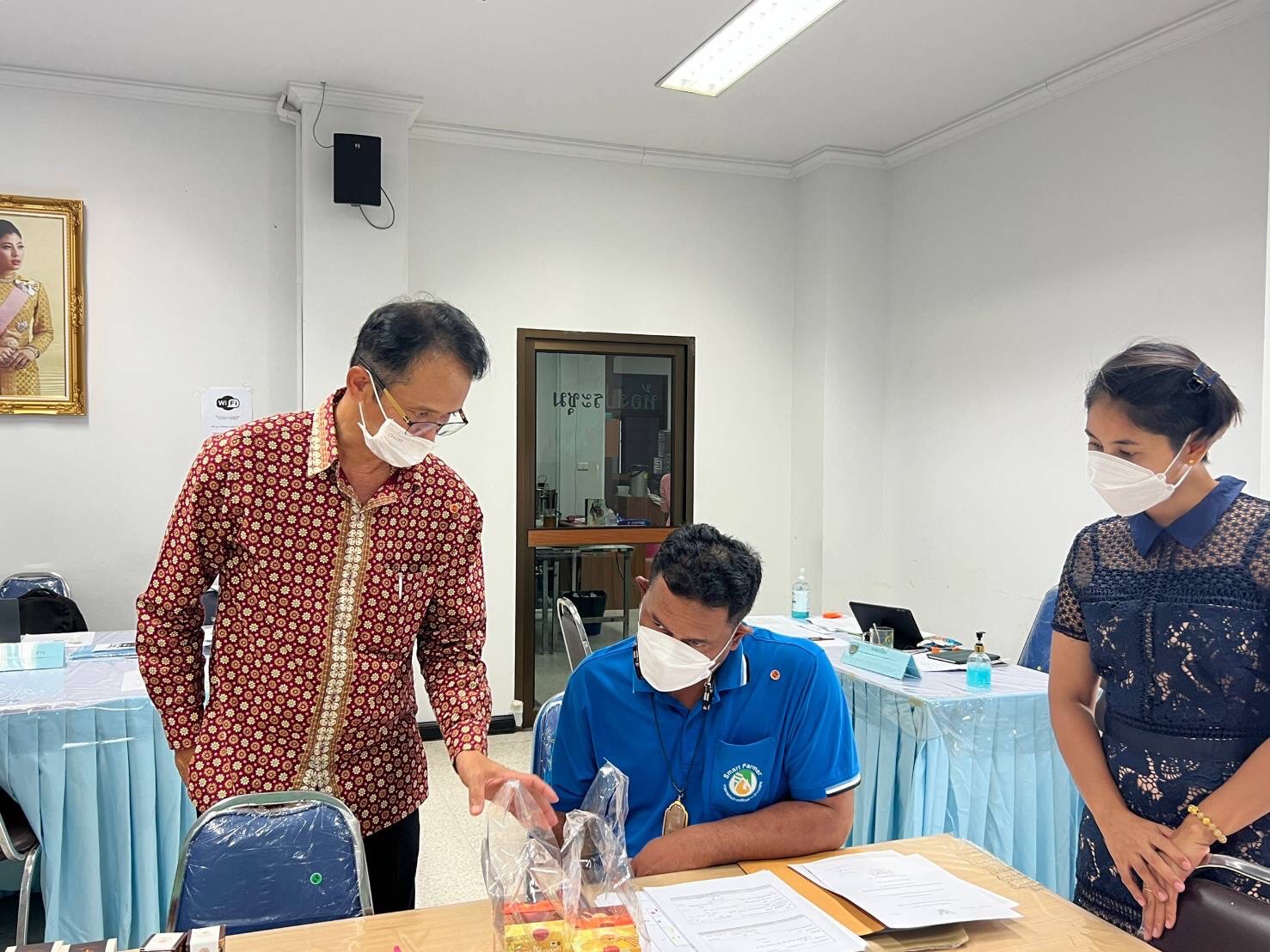 OTOP สุราษฎร์ธานีครึกครื้น ผู้ผลิต ผู้ประกอบการ นำผลิตภัณฑ์ OTOP ลงทะเบียนคัดสรรดาวกันถ้วนหน้า..