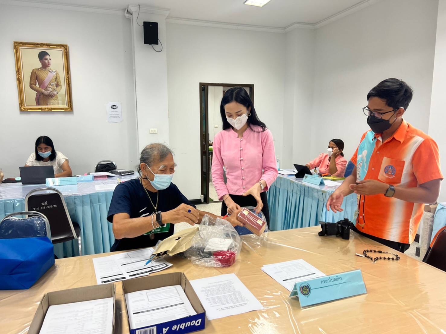 OTOP สุราษฎร์ธานีครึกครื้น ผู้ผลิต ผู้ประกอบการ นำผลิตภัณฑ์ OTOP ลงทะเบียนคัดสรรดาวกันถ้วนหน้า..