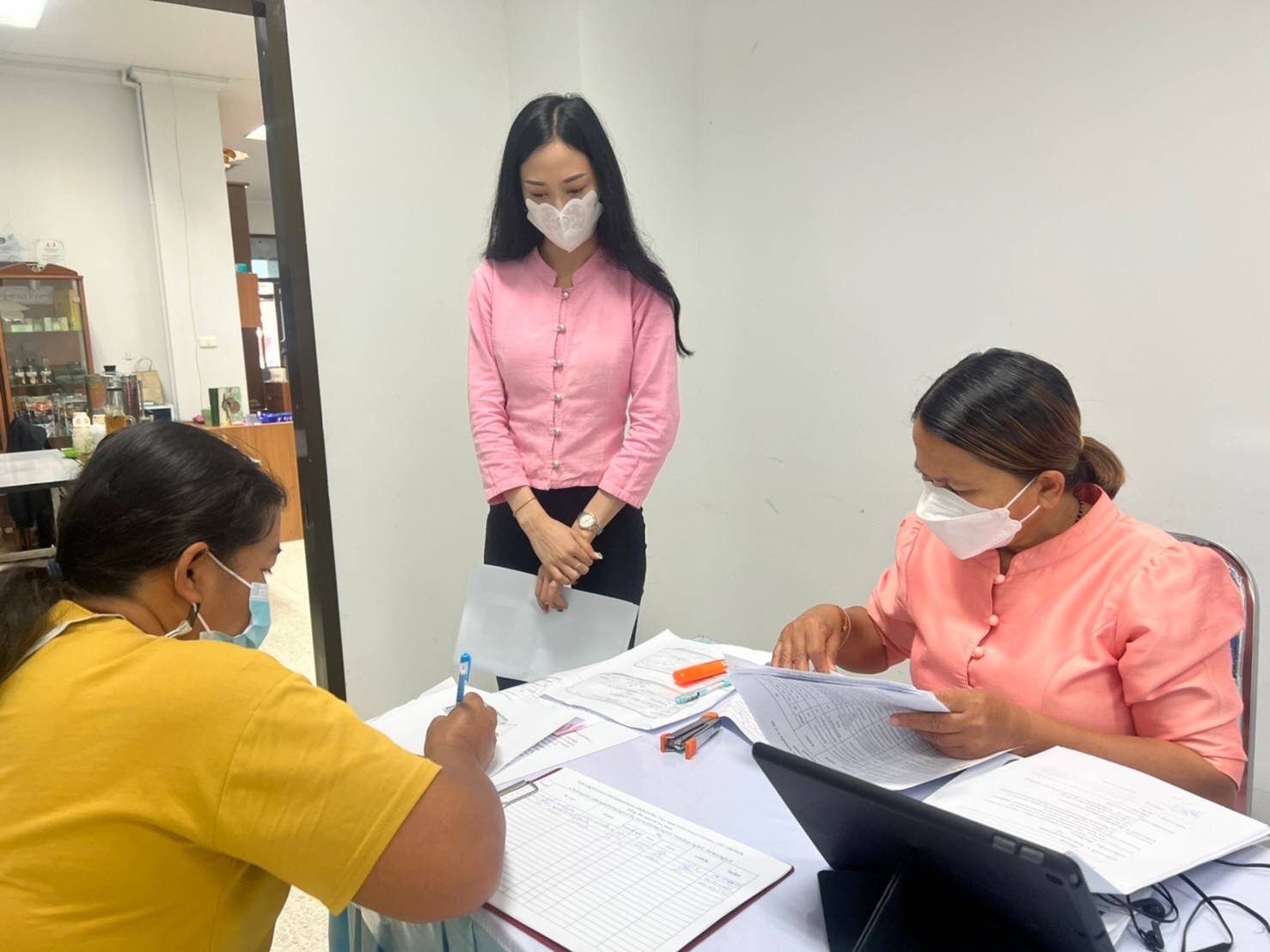 OTOP สุราษฎร์ธานีครึกครื้น ผู้ผลิต ผู้ประกอบการ นำผลิตภัณฑ์ OTOP ลงทะเบียนคัดสรรดาวกันถ้วนหน้า..