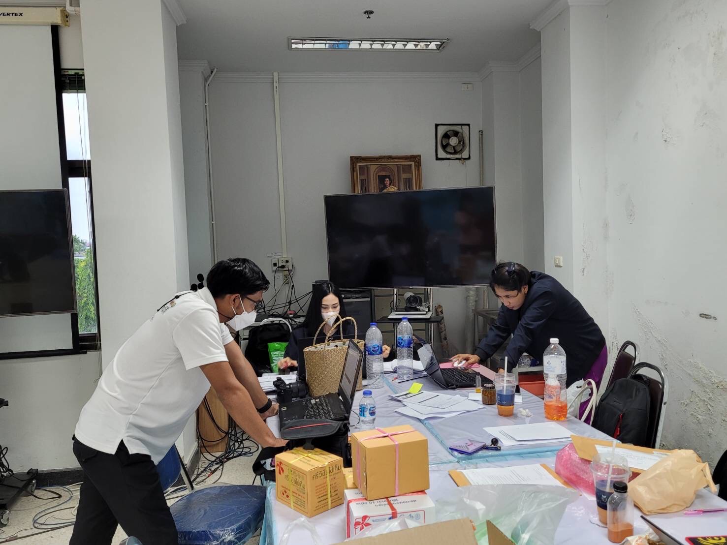 OTOP สุราษฎร์ธานีครึกครื้น ผู้ผลิต ผู้ประกอบการ นำผลิตภัณฑ์ OTOP ลงทะเบียนคัดสรรดาวกันถ้วนหน้า..