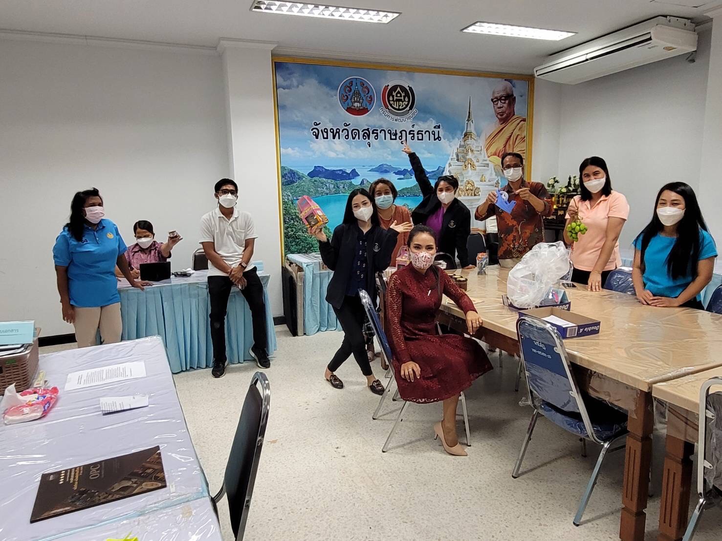 OTOP สุราษฎร์ธานีครึกครื้น ผู้ผลิต ผู้ประกอบการ นำผลิตภัณฑ์ OTOP ลงทะเบียนคัดสรรดาวกันถ้วนหน้า..