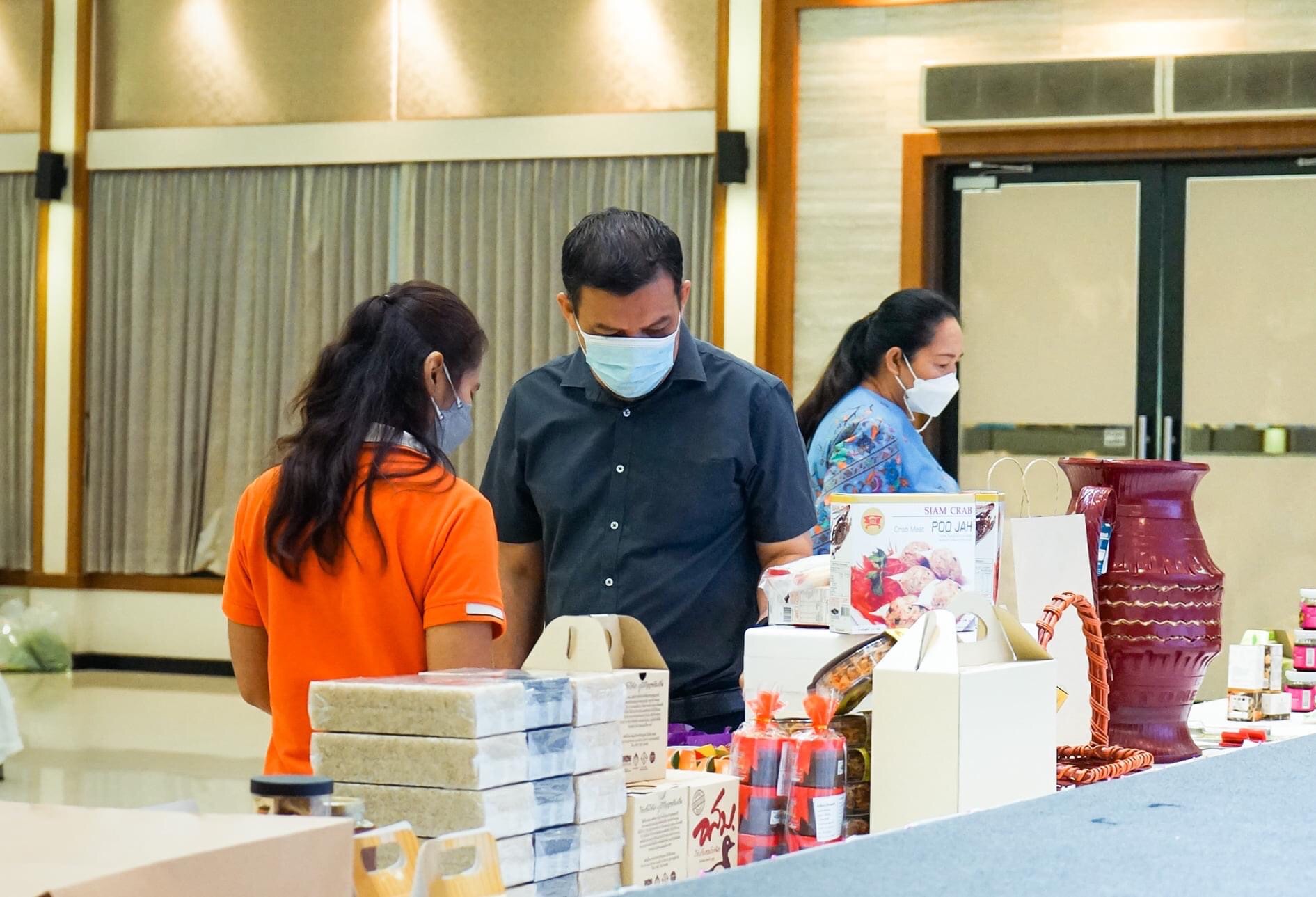 สุราษฎร์ธานี…ยกขบวนสินค้า OTOP คัดสรรสุดยอดหนึ่งตำบล หนึ่งผลิตภัณฑ์ ประจำปี 2565