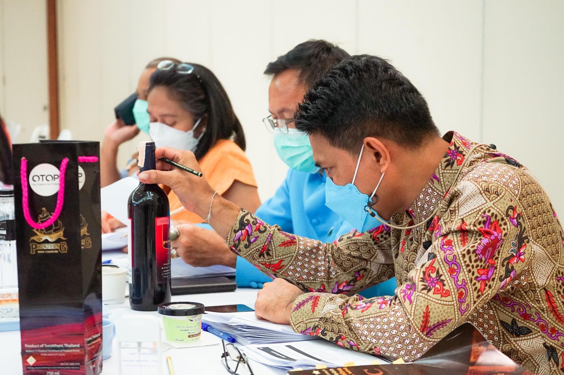 สุราษฎร์ธานี…ยกขบวนสินค้า OTOP คัดสรรสุดยอดหนึ่งตำบล หนึ่งผลิตภัณฑ์ ประจำปี 2565