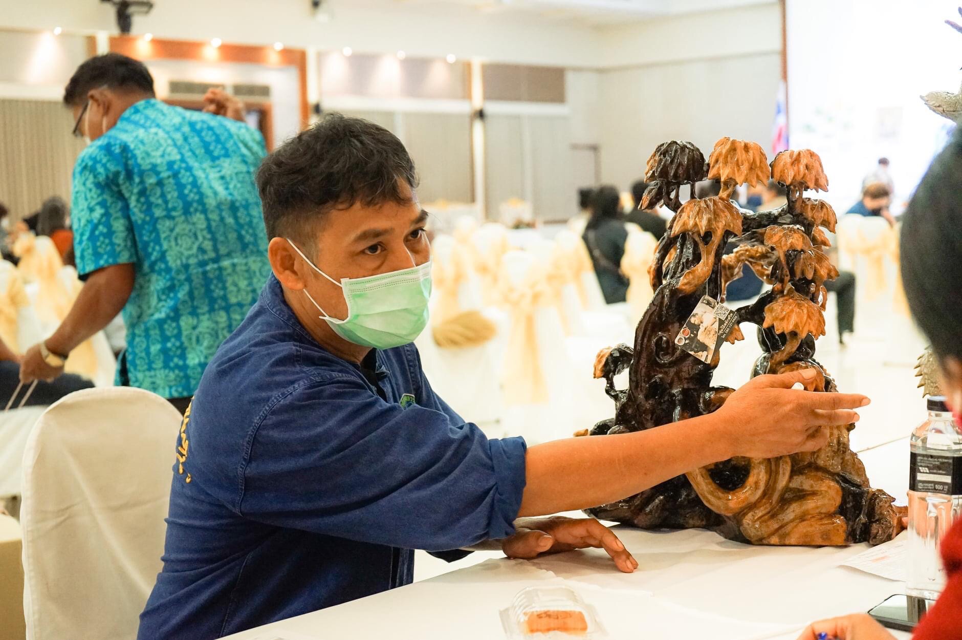 สุราษฎร์ธานี…ยกขบวนสินค้า OTOP คัดสรรสุดยอดหนึ่งตำบล หนึ่งผลิตภัณฑ์ ประจำปี 2565