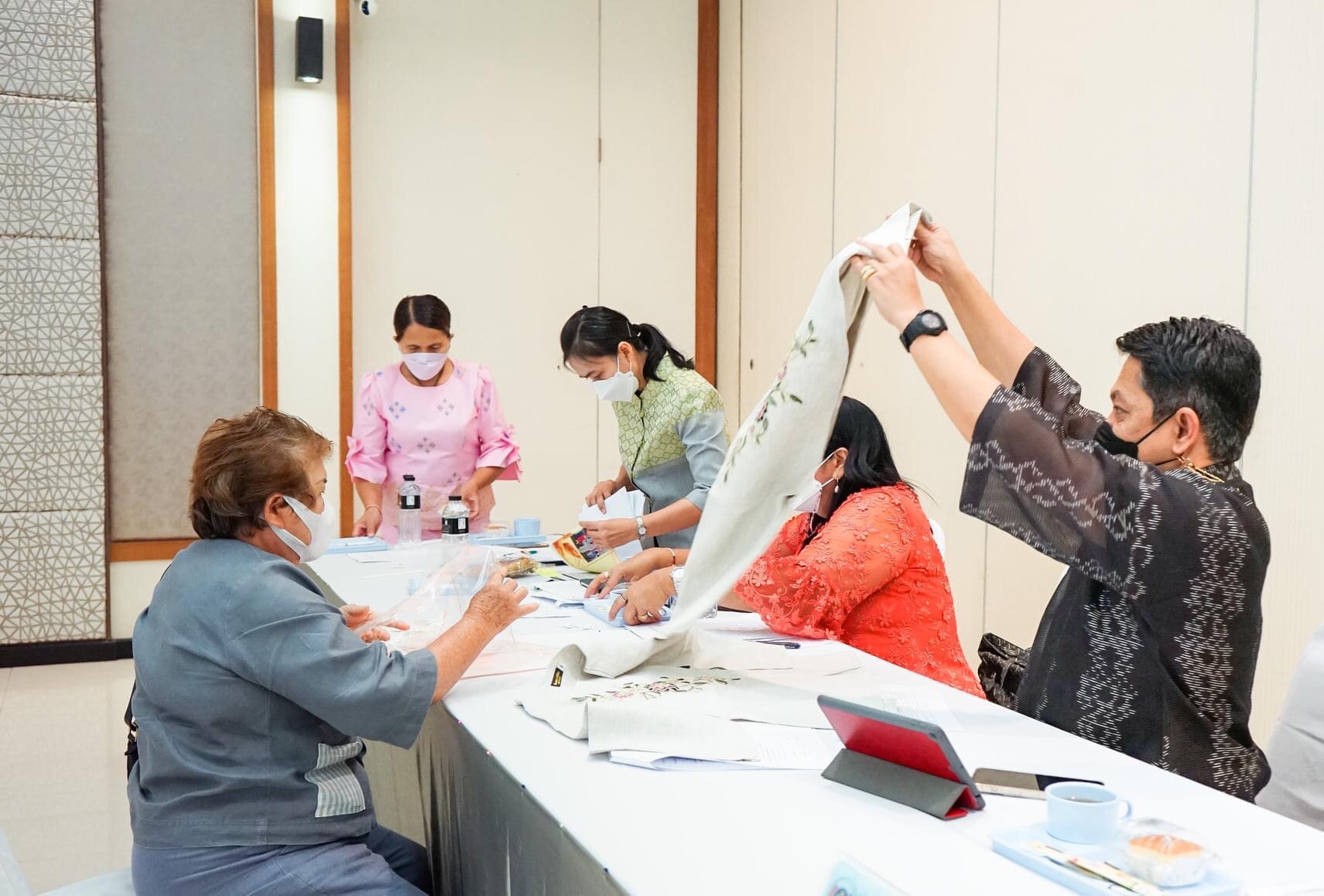 สุราษฎร์ธานี…ยกขบวนสินค้า OTOP คัดสรรสุดยอดหนึ่งตำบล หนึ่งผลิตภัณฑ์ ประจำปี 2565