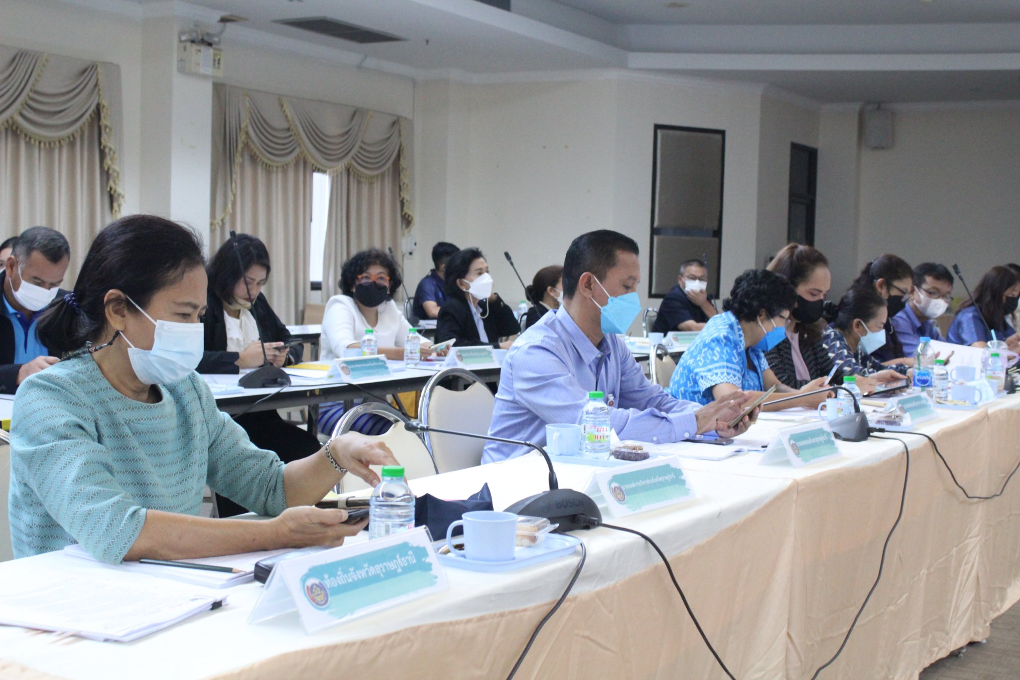 สุราษฎร์ทีม…ผนึกกำลังแก้จน ระดมแนวคิด รายงานความคืบหน้านโยบายแก้จนให้อยู่หมัด ในที่ประชุมศูนย์อำนวยการขจัดความยากจนฯ ครั้งที่ 2