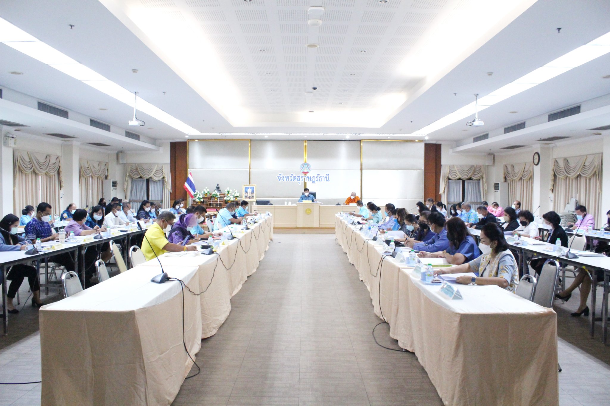 สุราษฎร์ทีม…ผนึกกำลังแก้จน ระดมแนวคิด รายงานความคืบหน้านโยบายแก้จนให้อยู่หมัด ในที่ประชุมศูนย์อำนวยการขจัดความยากจนฯ ครั้งที่ 2