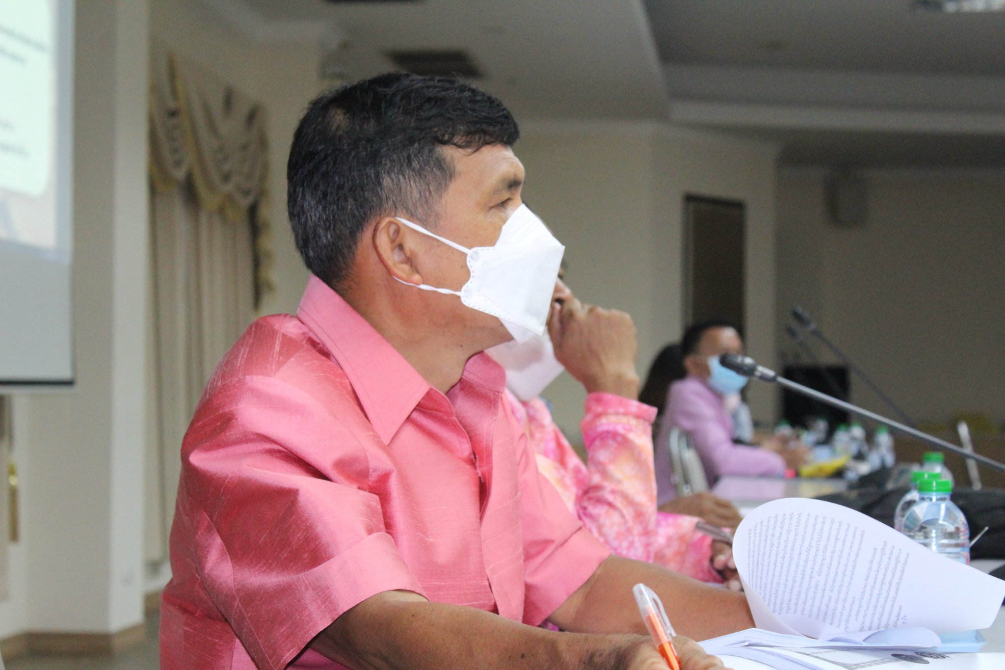 สุราษฎร์ทีม…ผนึกกำลังแก้จน ระดมแนวคิด รายงานความคืบหน้านโยบายแก้จนให้อยู่หมัด ในที่ประชุมศูนย์อำนวยการขจัดความยากจนฯ ครั้งที่ 2