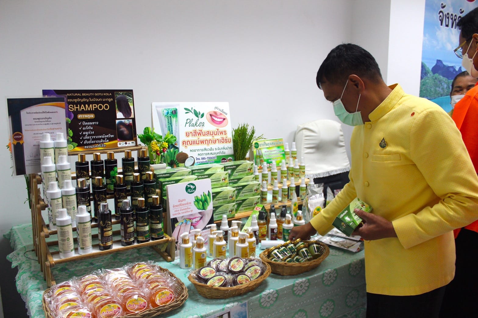 สุราษฎร์ธานี เข้ารับการคัดเลือกคนกองทุนพัฒนาบทบาทสตรีดีเด่น ระดับเขตตรวจราชการ ตามโครงการเชิดชูเกียรติคนกองทุนพัฒนาบทบาทสตรี ประจำปี 2565