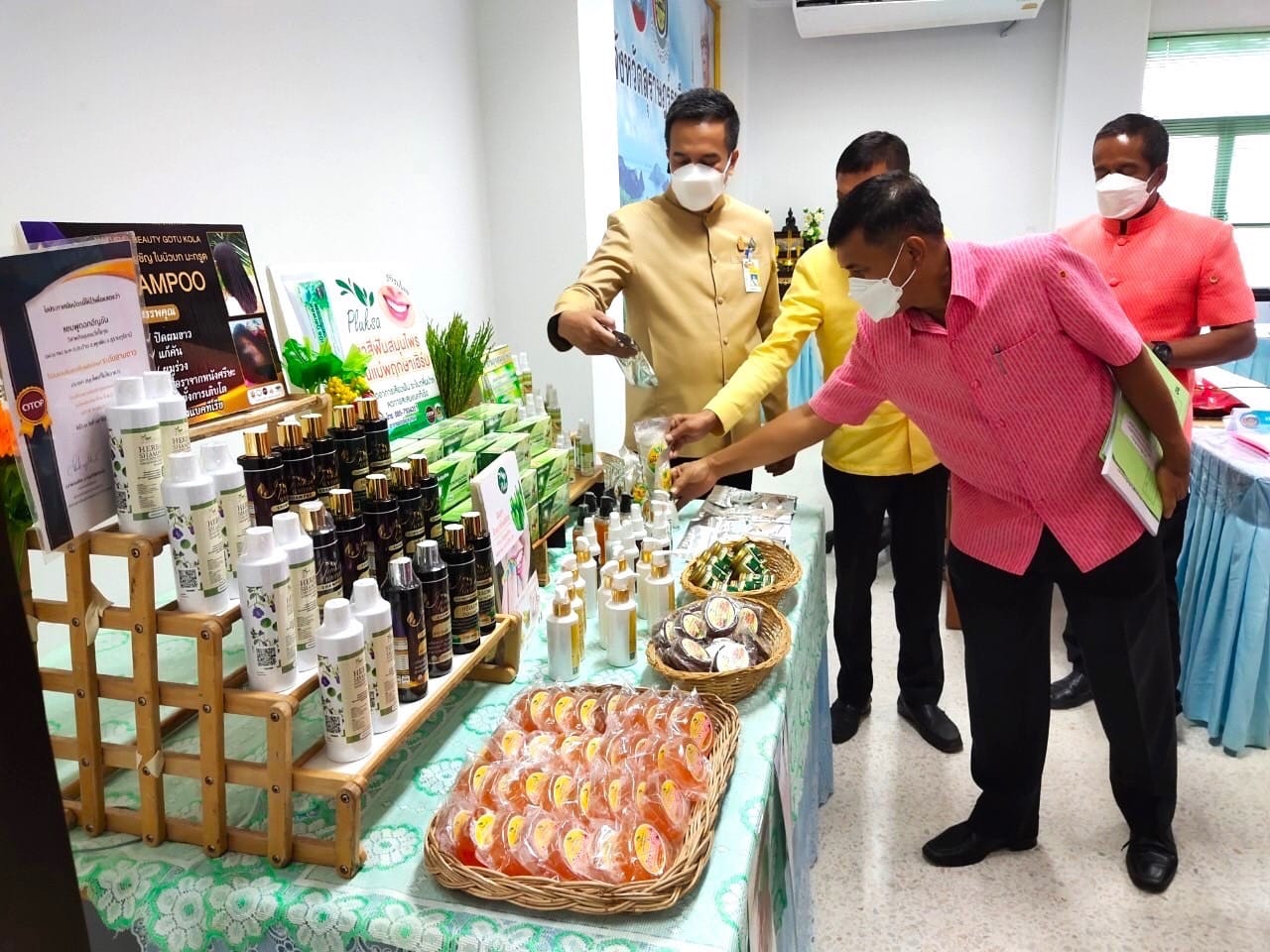 สุราษฎร์ธานี เข้ารับการคัดเลือกคนกองทุนพัฒนาบทบาทสตรีดีเด่น ระดับเขตตรวจราชการ ตามโครงการเชิดชูเกียรติคนกองทุนพัฒนาบทบาทสตรี ประจำปี 2565