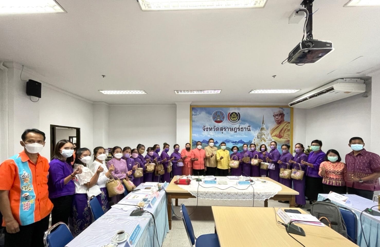 สุราษฎร์ธานี เข้ารับการคัดเลือกคนกองทุนพัฒนาบทบาทสตรีดีเด่น ระดับเขตตรวจราชการ ตามโครงการเชิดชูเกียรติคนกองทุนพัฒนาบทบาทสตรี ประจำปี 2565