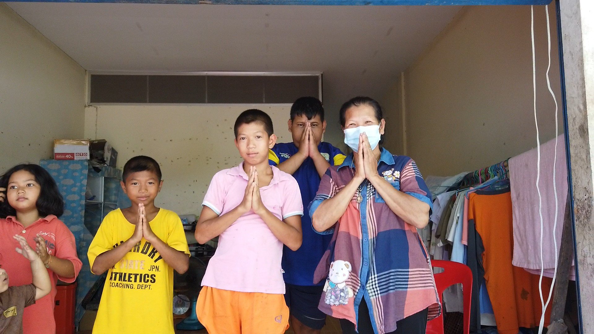 พช.สุราษฎร์ฯ ร่วมให้กำลังใจและทำสื่อประชาสัมพันธ์ครัวเรือนเปราะบางด้านการเข้าถึงสวัสดิการแห่งรัฐ ณ อ.บ้านนาเดิม