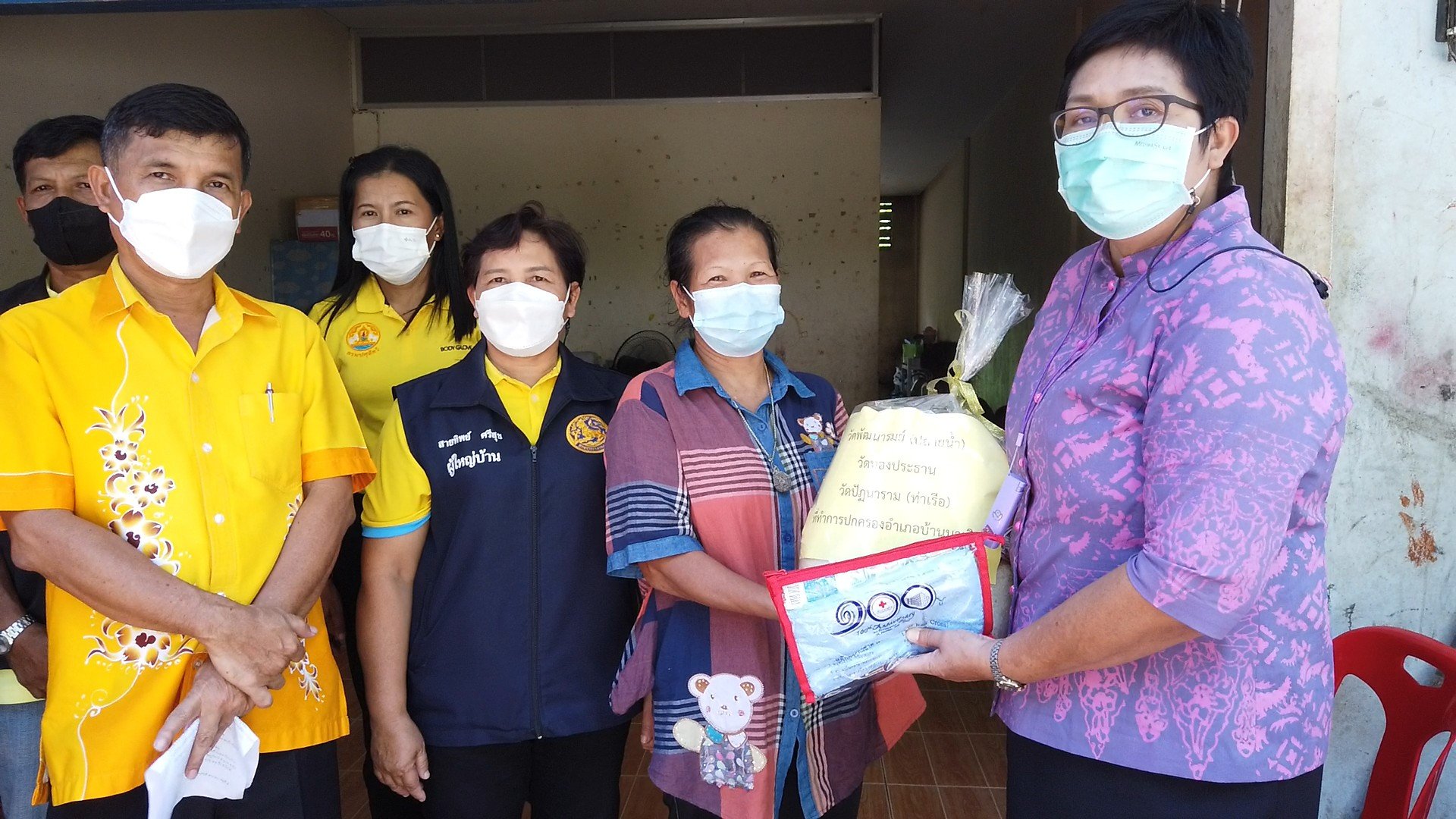 พช.สุราษฎร์ฯ ร่วมให้กำลังใจและทำสื่อประชาสัมพันธ์ครัวเรือนเปราะบางด้านการเข้าถึงสวัสดิการแห่งรัฐ ณ อ.บ้านนาเดิม