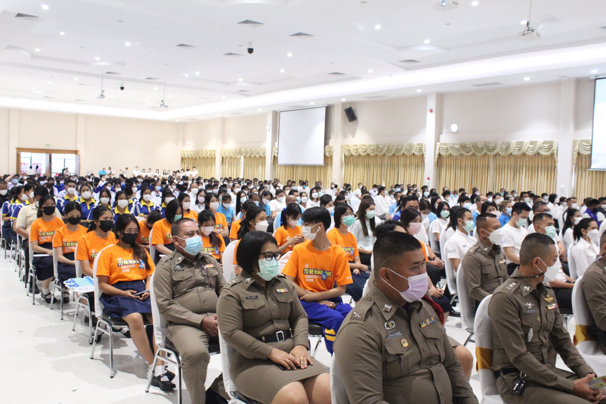 วันศุกร์..สุขใจชาวสุราษฎร์ฯ  จัดกิจกรรมเนื่องในวันต่อต้านยาเสพติดโลก และ กิจกรรมการรับบริจาคโลหิตตามโครงการ “90 พรรษา 90 ล้านซีซี ถวายราชสดุดี สมเด็จพระบรมราชชนนีพันปีหลวง”