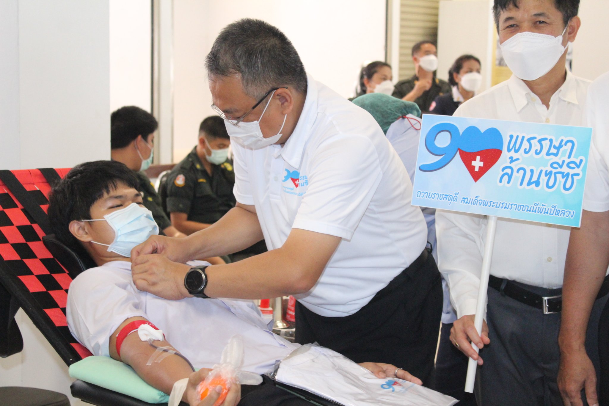 วันศุกร์..สุขใจชาวสุราษฎร์ฯ  จัดกิจกรรมเนื่องในวันต่อต้านยาเสพติดโลก และ กิจกรรมการรับบริจาคโลหิตตามโครงการ “90 พรรษา 90 ล้านซีซี ถวายราชสดุดี สมเด็จพระบรมราชชนนีพันปีหลวง”