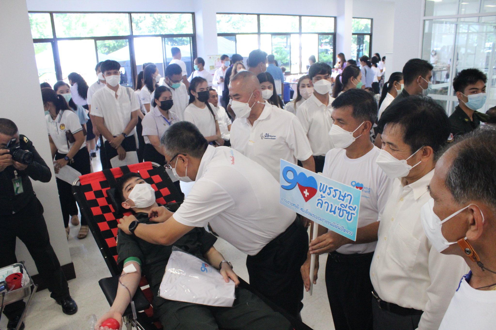 วันศุกร์..สุขใจชาวสุราษฎร์ฯ  จัดกิจกรรมเนื่องในวันต่อต้านยาเสพติดโลก และ กิจกรรมการรับบริจาคโลหิตตามโครงการ “90 พรรษา 90 ล้านซีซี ถวายราชสดุดี สมเด็จพระบรมราชชนนีพันปีหลวง”