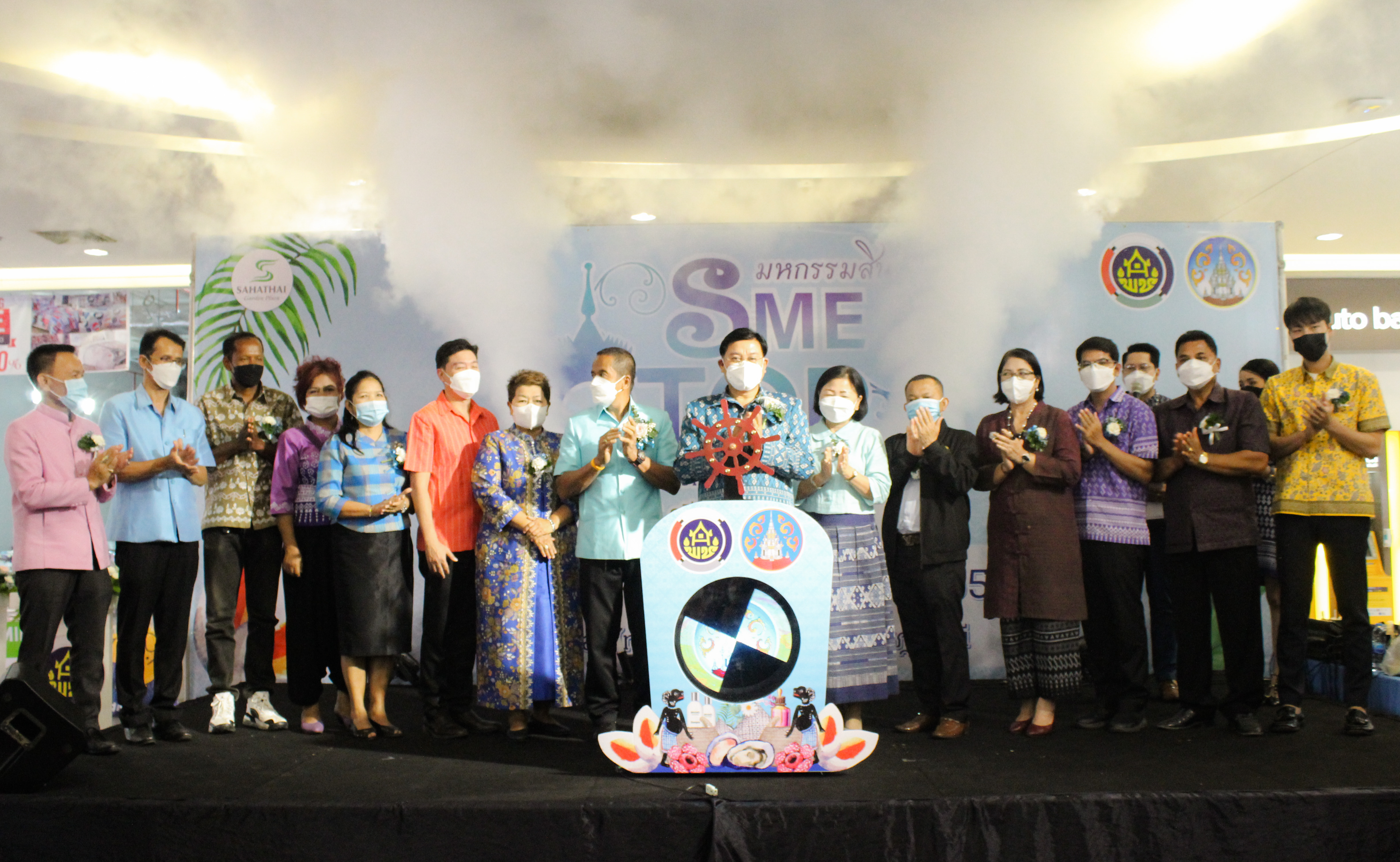 สุราษฎร์ธานี เอาใจสายช้อปปิ้งเกินต้านทาน!! ยกขบวนขนทัพมาอีกแล้วจ้า…กับงาน OTOP SME ศรีวิชัย สร้างรอยยิ้มให้คนไทย ของกิน ของใช้ เสื้อผ้า เพียบ เจอกันได้ที่ ลานโปรโมชั่น ชั้น 1 ศูนย์การค้าสหไทยการ์เด้นฯ