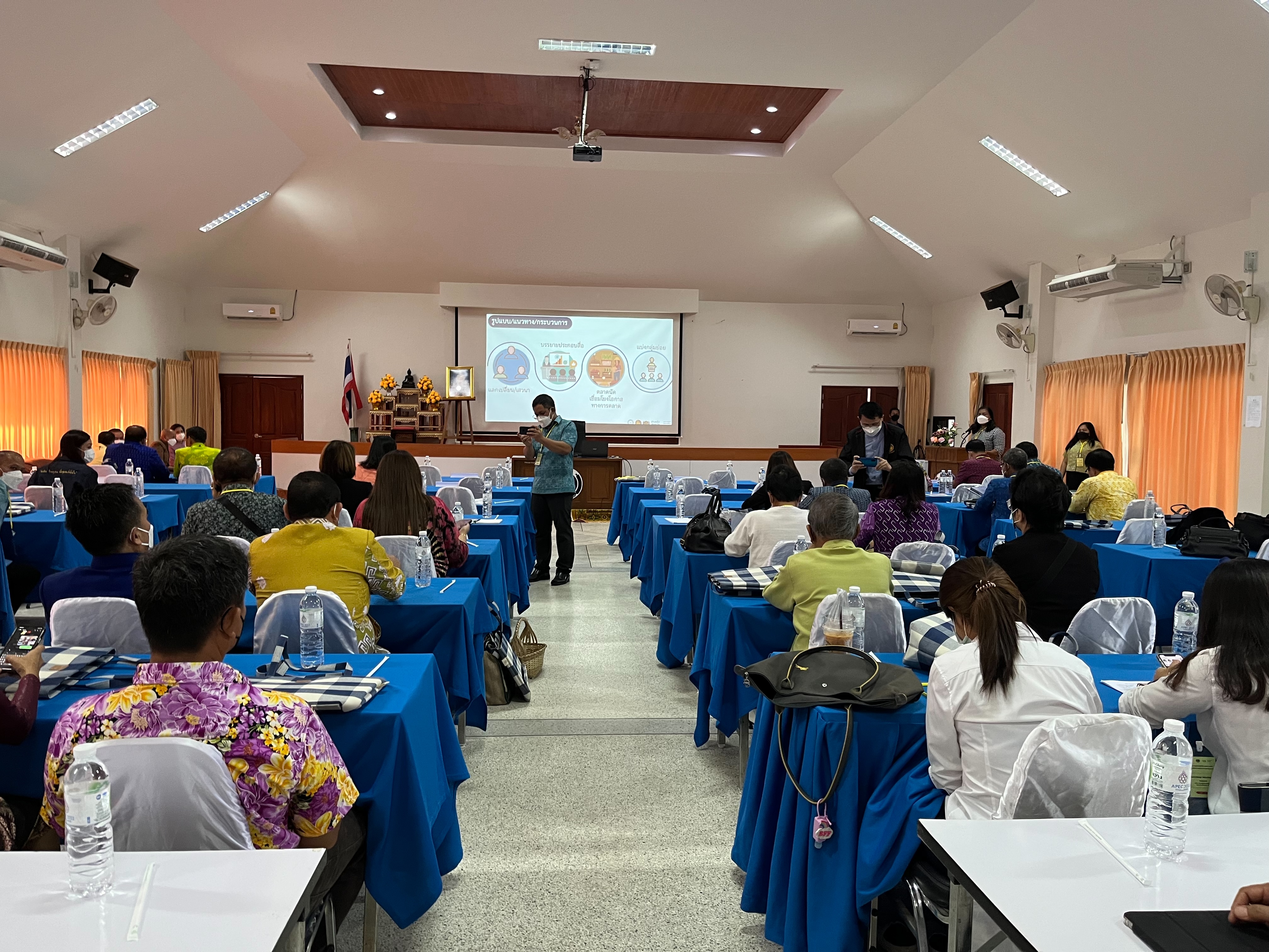 พช.สุราษฎร์ฯ ร่วมประชุมเชิงปฏิบัติการพัฒนากลไกขับเคลื่อนการพัฒนาเศรษฐกิจฐานราก (รุ่นที่ 1 ภาคใต้)