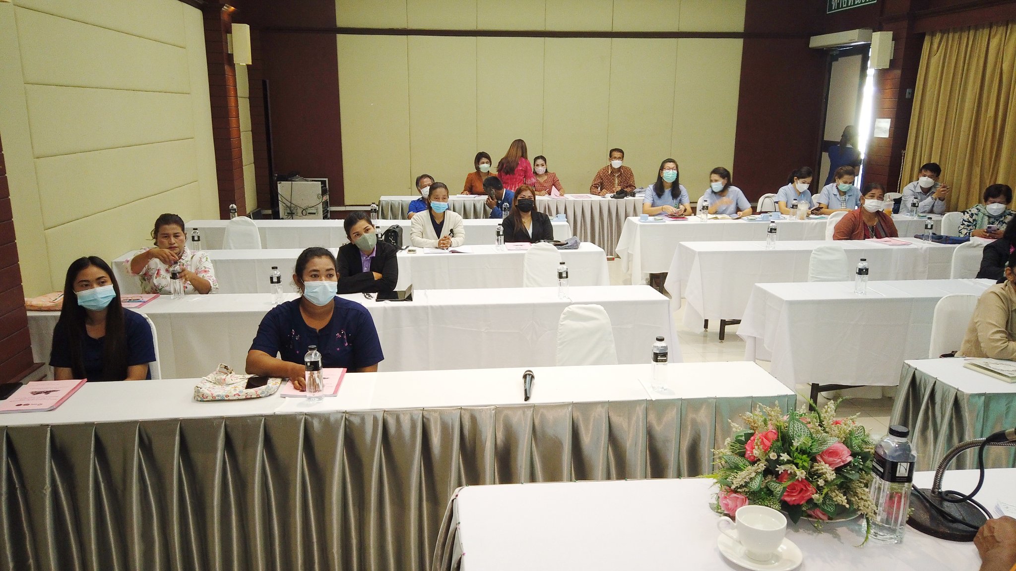 พช.สุราษฎร์ฯ เปิดโครงการสร้างรายได้จากการจำหน่ายสินค้าด้วยกลไกประชารัฐ กิจกรรม ประชุมเชิงปฏิบัติการสร้างรายได้จากกิจการอาหารปลอดภัย (โรงพยาบาล โรงเรียน โรงแรม ร้านอาหาร)