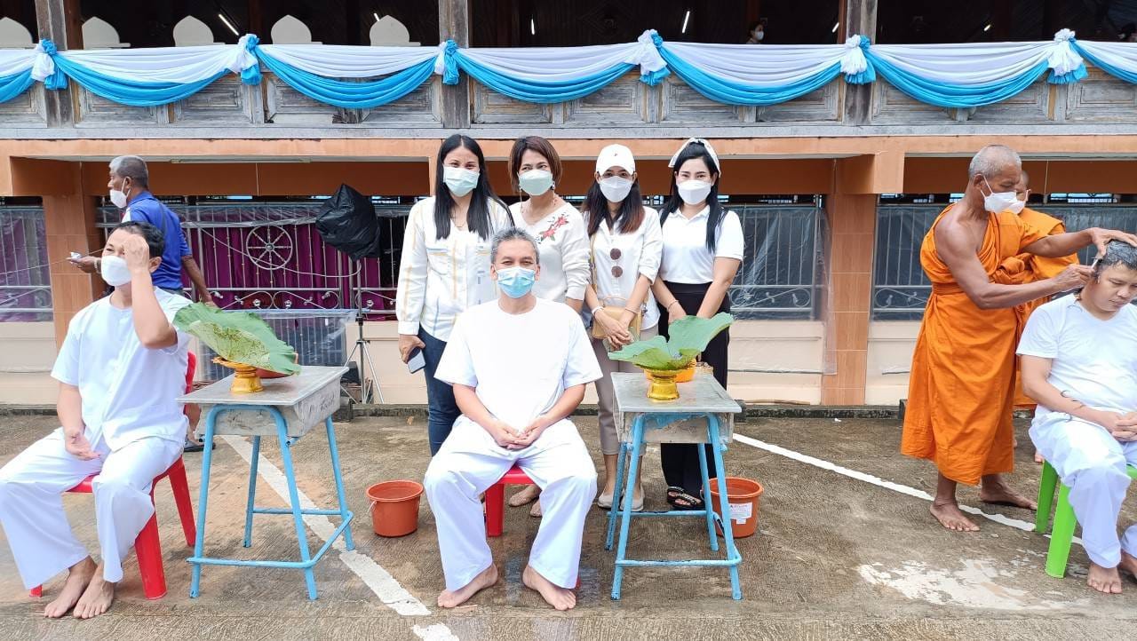 พช.สุราษฎร์ ร่วมพิธีปลงผมในโครงการบรรพชาอุปสมบท 910 รูป เฉลิมพระเกียรติสมเด็จพระนางเจ้าสิริกิติ์ พระบรมราชินีนาถพระบรมราชชนนีพันปีหลวง เนื่องในโอกาสมหามงคลเฉลิมพระชนมพรรษา 90 พรรษา 12 สิงหาคม 2565