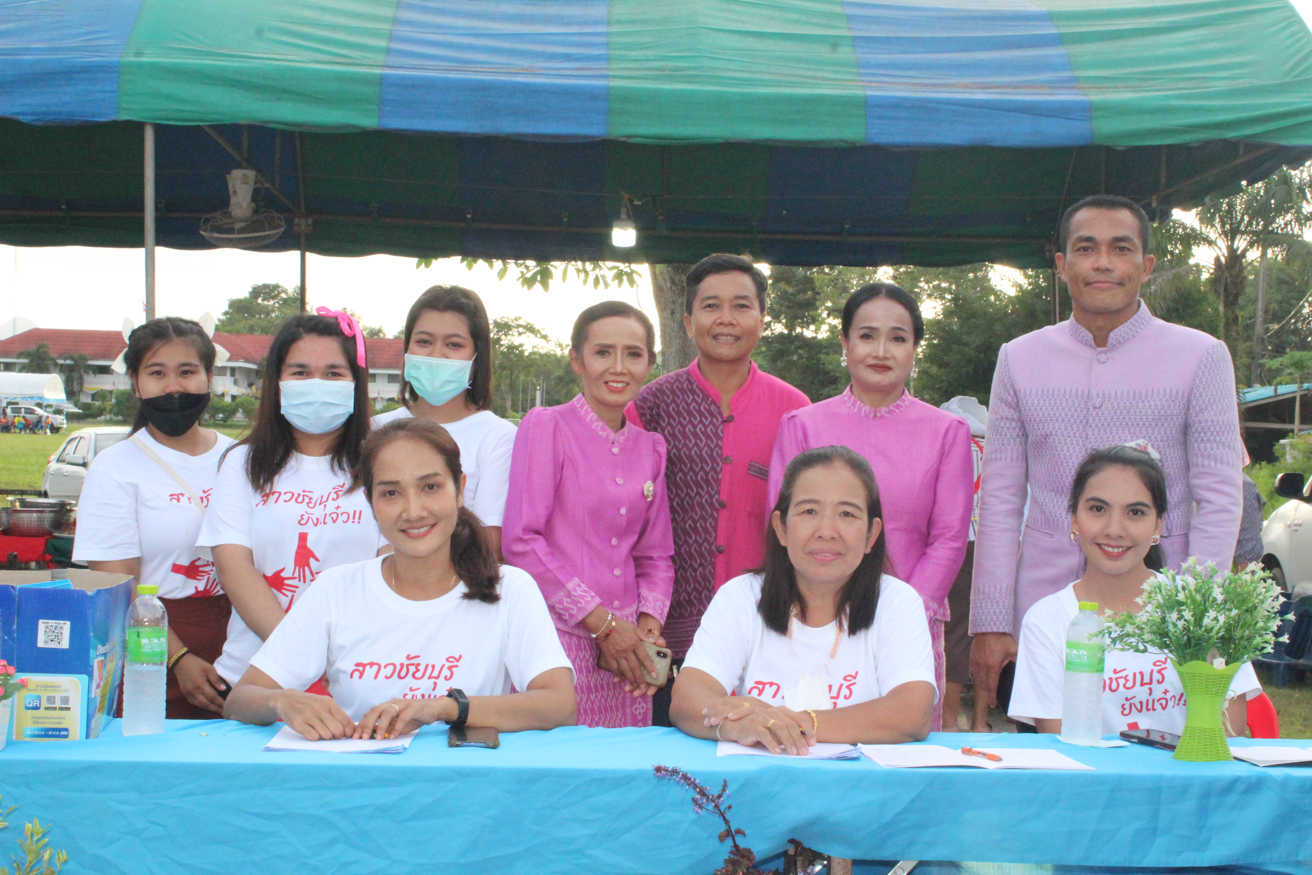 อำเภอชัยบุรี จัดงาน “รวมพลังสามัคคี สตรีชัยบุรีหัวใจเดียวกัน” เพื่อระดมเงินสมทบทุนศรัทธามอบให้แก่ ศจพ.อ.ชัยบุรี ขจัดความยากจน..คนชัยบุรี
