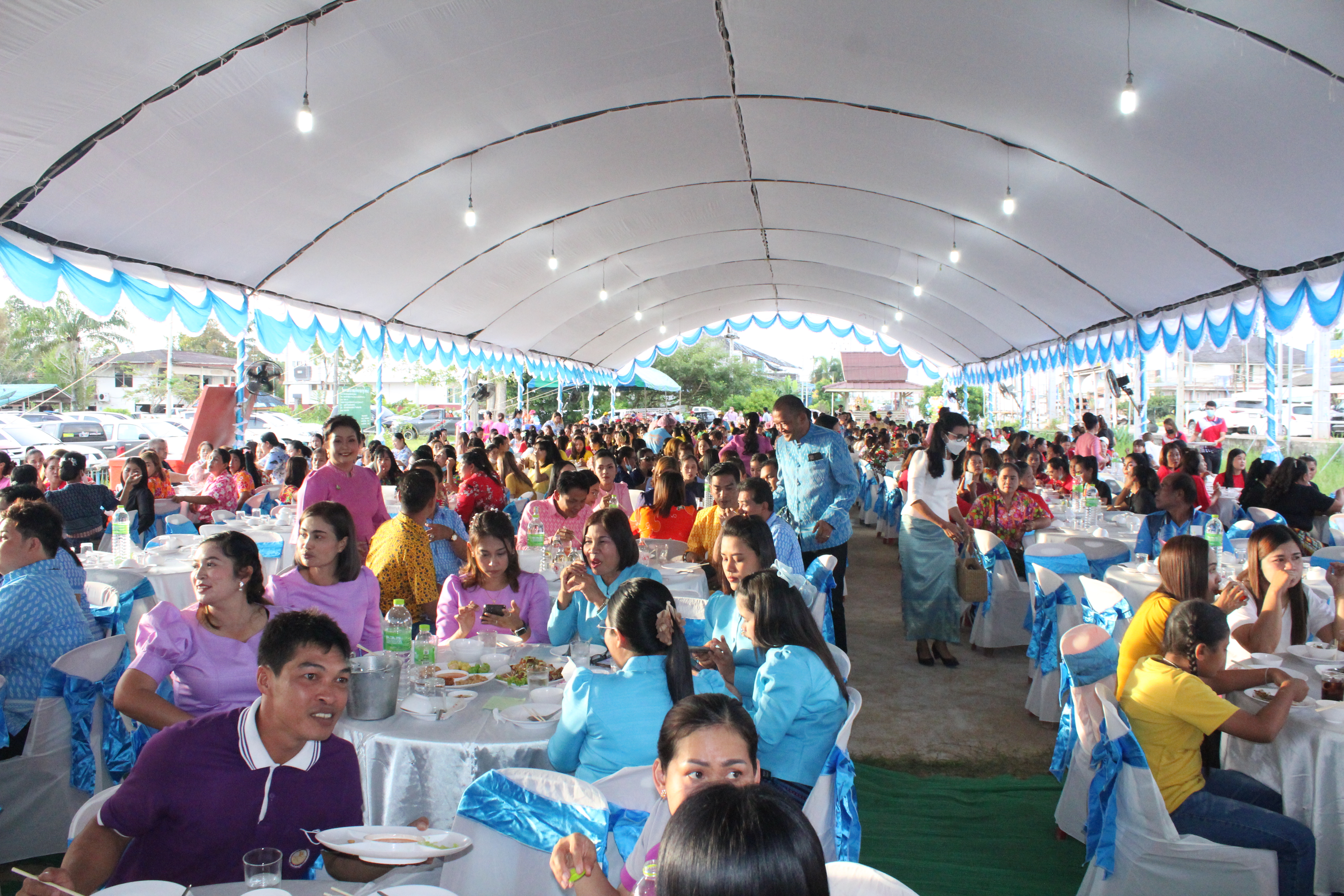 อำเภอชัยบุรี จัดงาน “รวมพลังสามัคคี สตรีชัยบุรีหัวใจเดียวกัน” เพื่อระดมเงินสมทบทุนศรัทธามอบให้แก่ ศจพ.อ.ชัยบุรี ขจัดความยากจน..คนชัยบุรี