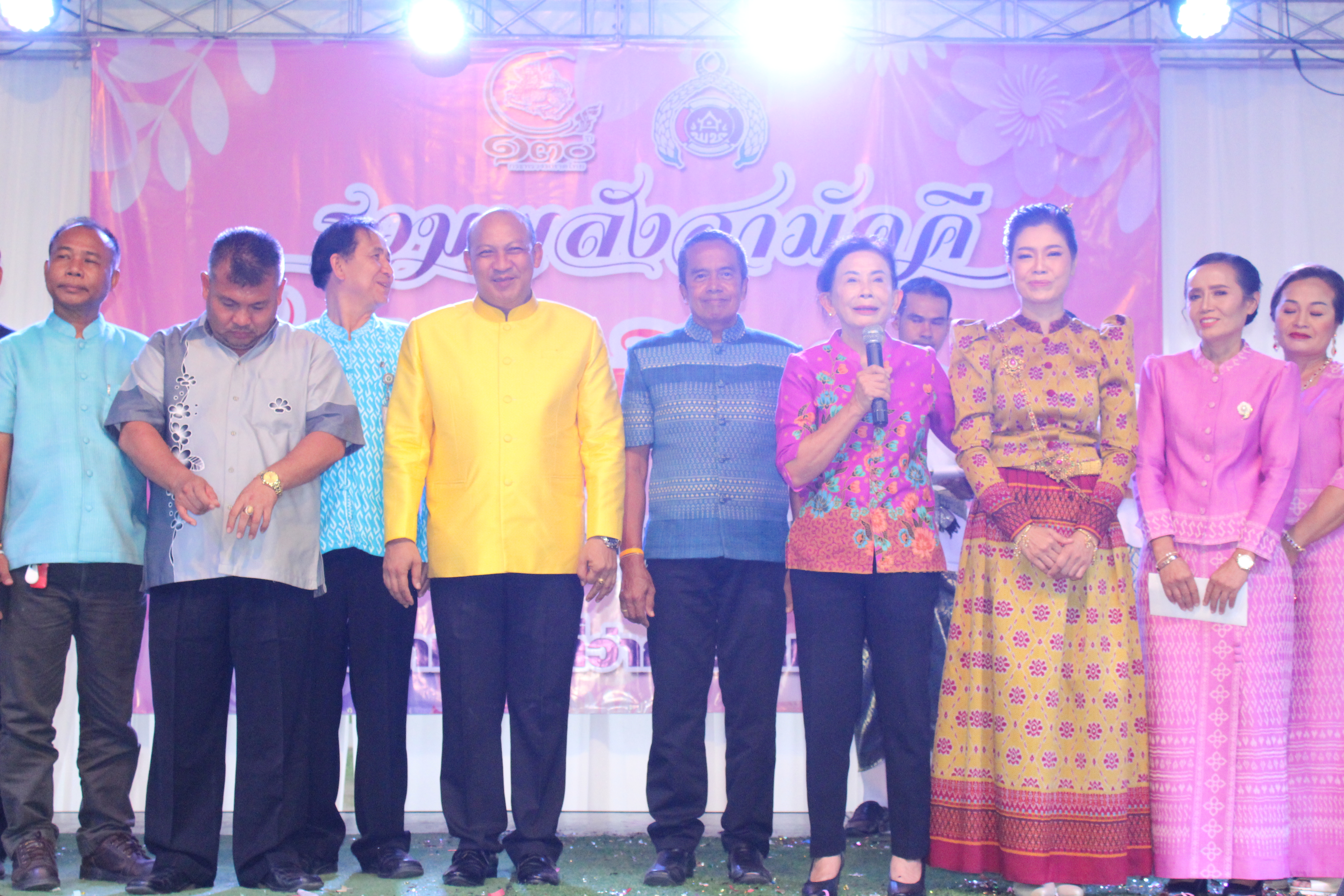อำเภอชัยบุรี จัดงาน “รวมพลังสามัคคี สตรีชัยบุรีหัวใจเดียวกัน” เพื่อระดมเงินสมทบทุนศรัทธามอบให้แก่ ศจพ.อ.ชัยบุรี ขจัดความยากจน..คนชัยบุรี