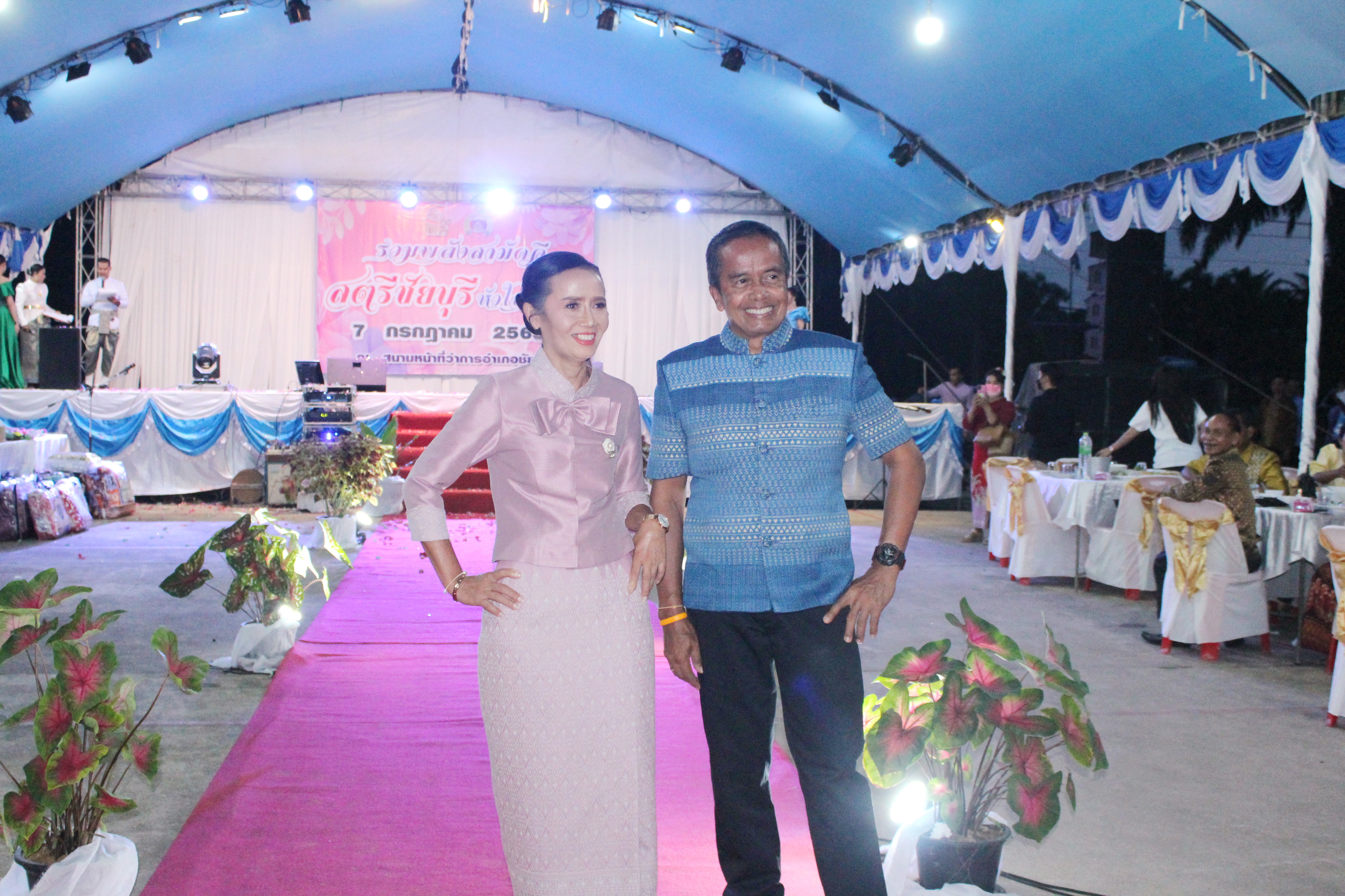 อำเภอชัยบุรี จัดงาน “รวมพลังสามัคคี สตรีชัยบุรีหัวใจเดียวกัน” เพื่อระดมเงินสมทบทุนศรัทธามอบให้แก่ ศจพ.อ.ชัยบุรี ขจัดความยากจน..คนชัยบุรี