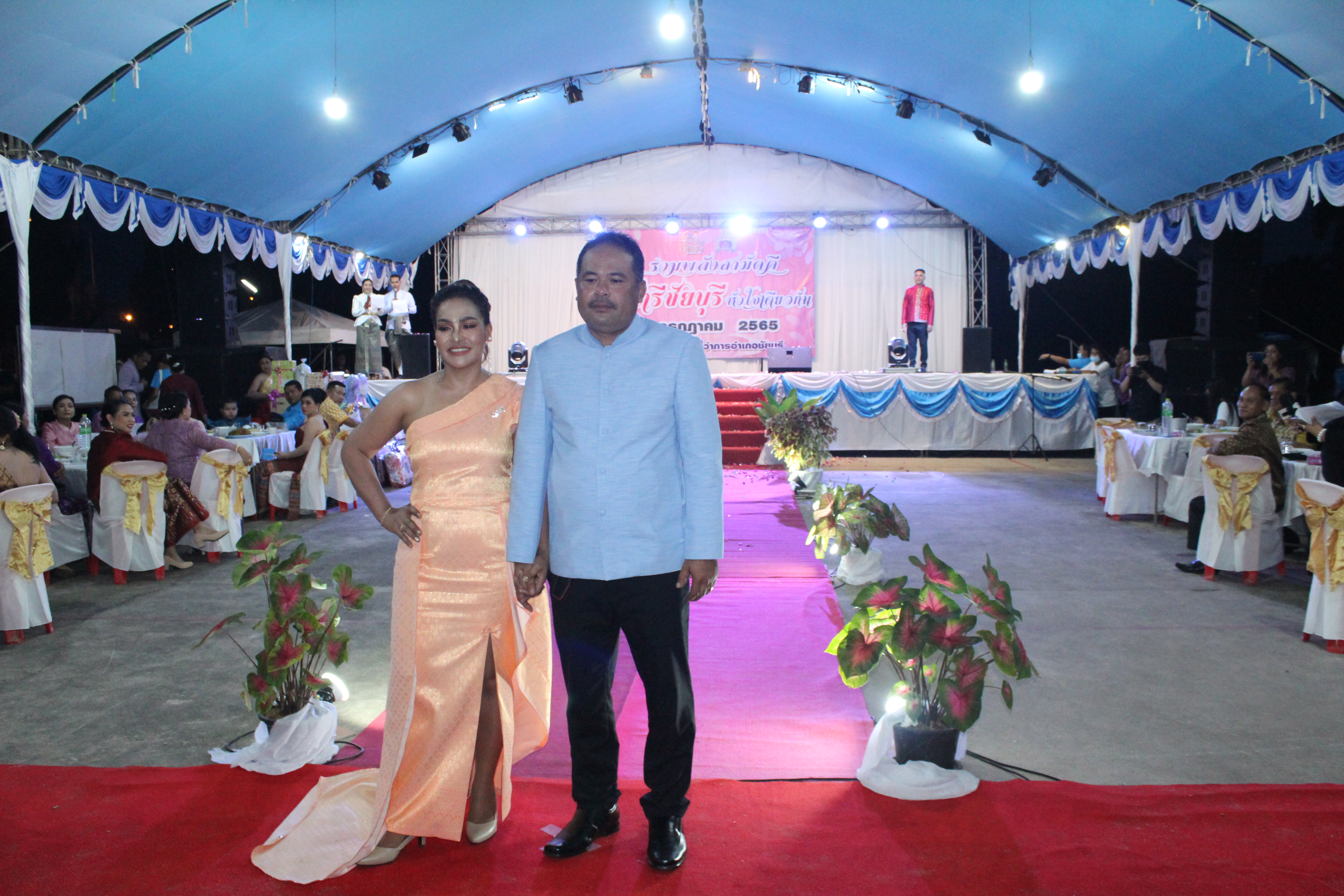 อำเภอชัยบุรี จัดงาน “รวมพลังสามัคคี สตรีชัยบุรีหัวใจเดียวกัน” เพื่อระดมเงินสมทบทุนศรัทธามอบให้แก่ ศจพ.อ.ชัยบุรี ขจัดความยากจน..คนชัยบุรี