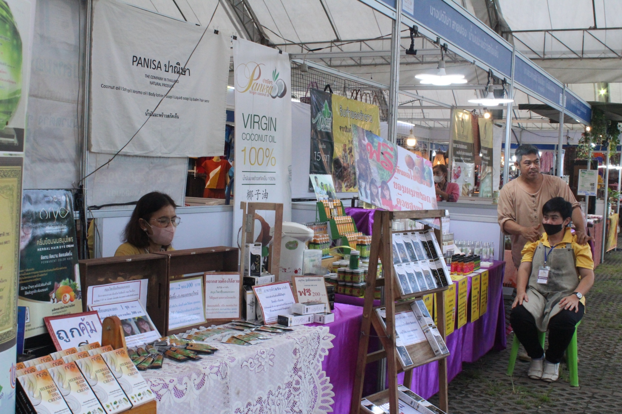 สุราษฎร์ธานี..เมืองคนดี ยกทัพขบวนสินค้า OTOP SME กระตุ้นเศรษฐกิจ กับงาน “OTOP SME ก้าวไปด้วยกัน มหัศจรรย์ ศรีวิชัย” ณ บริเวณหน้าศาลากลางจังหวัดสุราษฎร์ธานี