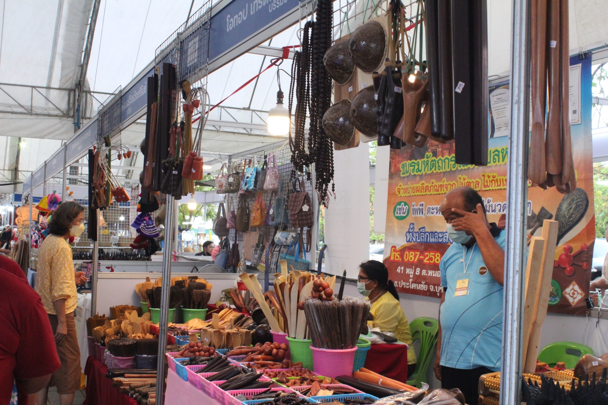 สุราษฎร์ธานี..เมืองคนดี ยกทัพขบวนสินค้า OTOP SME กระตุ้นเศรษฐกิจ กับงาน “OTOP SME ก้าวไปด้วยกัน มหัศจรรย์ ศรีวิชัย” ณ บริเวณหน้าศาลากลางจังหวัดสุราษฎร์ธานี