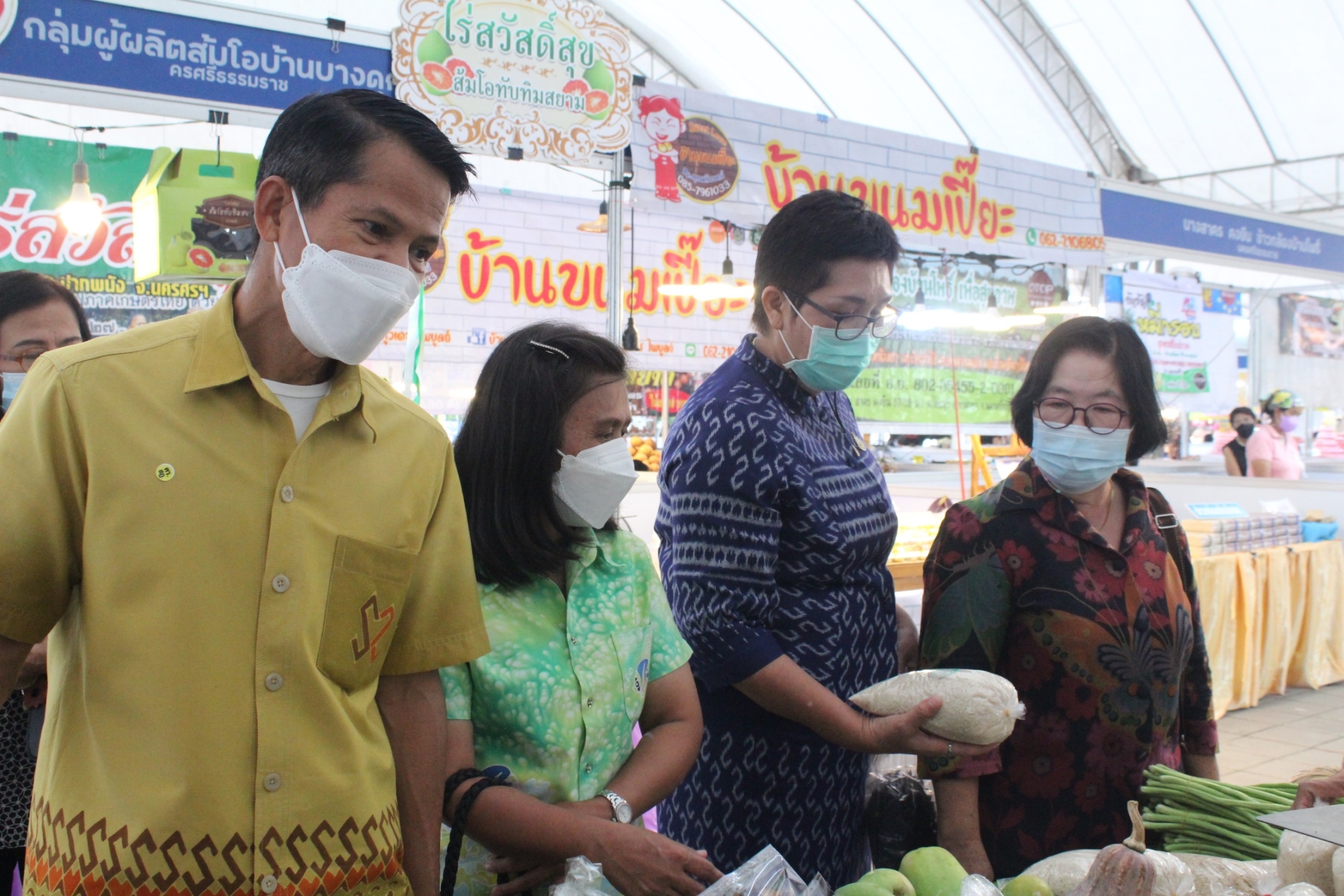 สุราษฎร์ธานี..เมืองคนดี ยกทัพขบวนสินค้า OTOP SME กระตุ้นเศรษฐกิจ กับงาน “OTOP SME ก้าวไปด้วยกัน มหัศจรรย์ ศรีวิชัย” ณ บริเวณหน้าศาลากลางจังหวัดสุราษฎร์ธานี