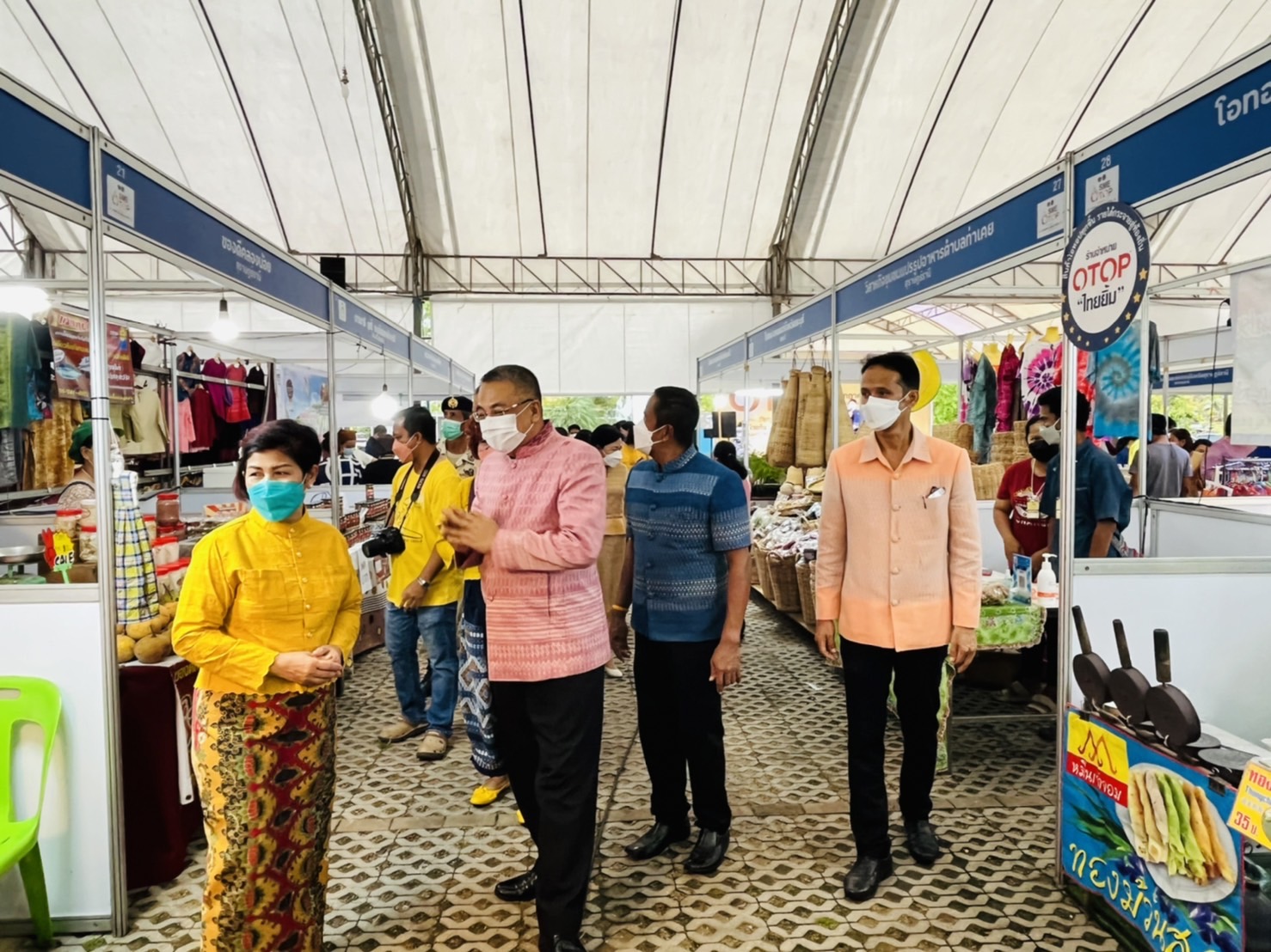 สุราษฎร์ธานี..เมืองคนดี ยกทัพขบวนสินค้า OTOP SME กระตุ้นเศรษฐกิจ กับงาน “OTOP SME ก้าวไปด้วยกัน มหัศจรรย์ ศรีวิชัย” ณ บริเวณหน้าศาลากลางจังหวัดสุราษฎร์ธานี