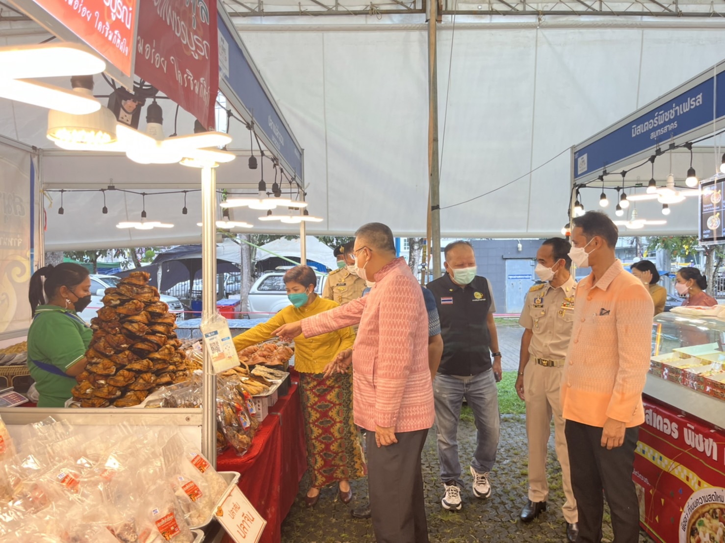 สุราษฎร์ธานี..เมืองคนดี ยกทัพขบวนสินค้า OTOP SME กระตุ้นเศรษฐกิจ กับงาน “OTOP SME ก้าวไปด้วยกัน มหัศจรรย์ ศรีวิชัย” ณ บริเวณหน้าศาลากลางจังหวัดสุราษฎร์ธานี