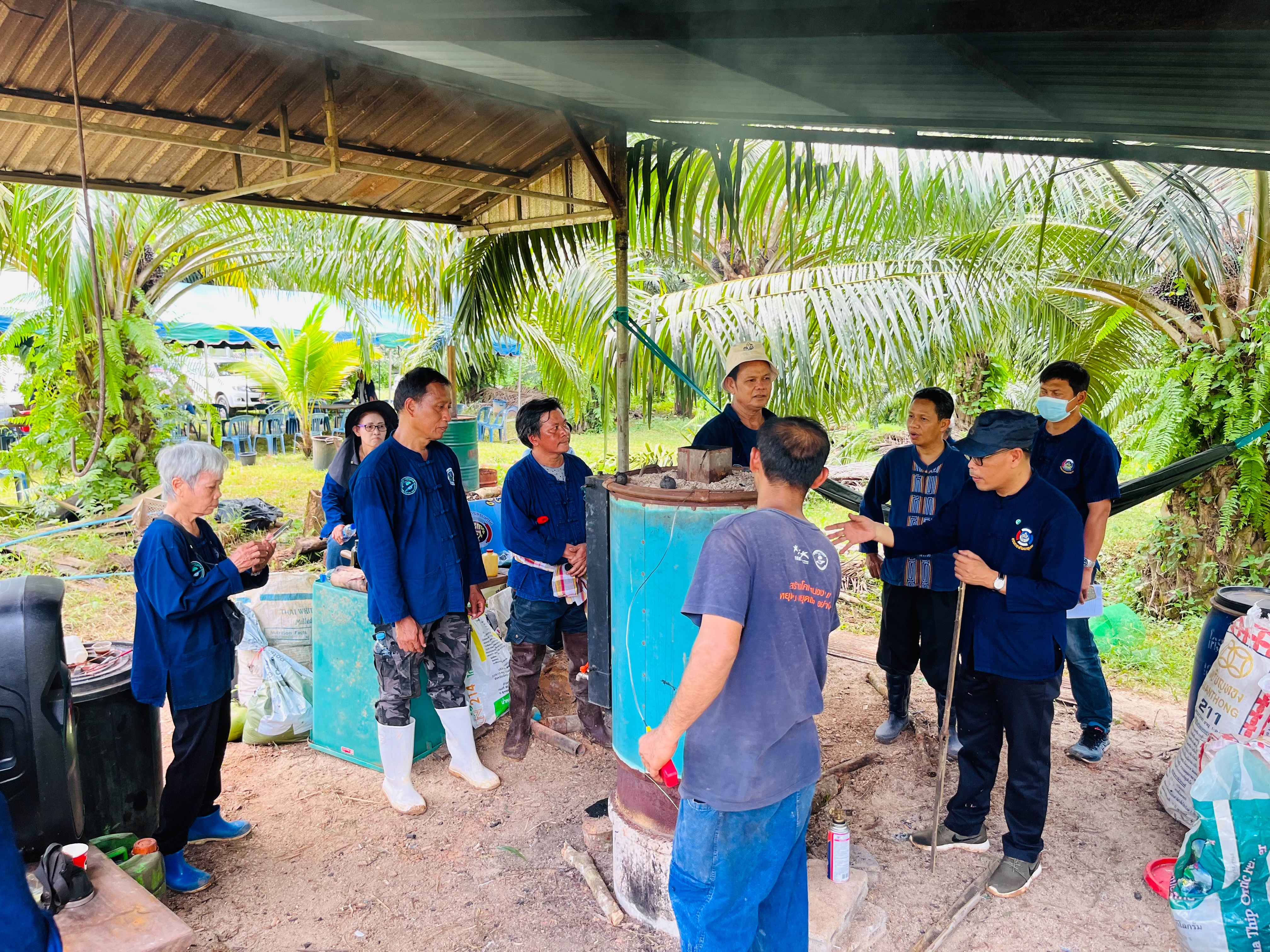 เครือข่ายโคกหนองนา พช.พนม จังหวัดสุราษฎร์ธานี รวมพลังจัดกิจกรรม “ก้าวต่อไป โคก หนอง นา พช.พนม ออกปาก (ซอแรง) พัฒนาสู่บันได ๙ ขั้น ” อย่างยั่งยืน
