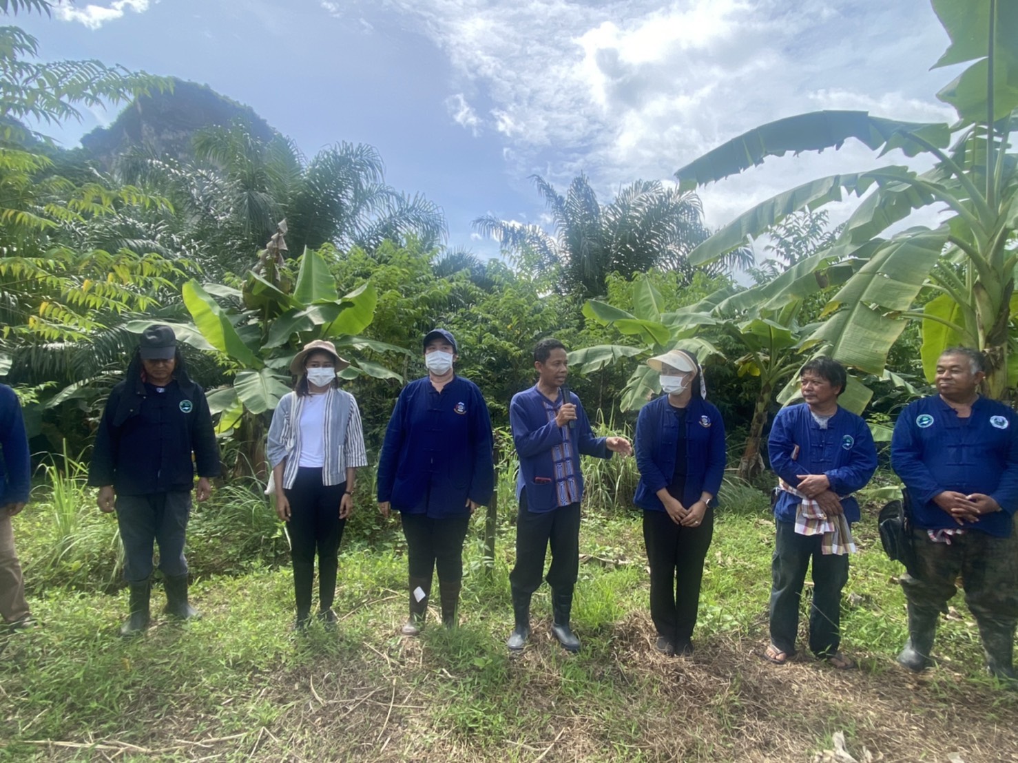 เครือข่ายโคกหนองนา พช.พนม จังหวัดสุราษฎร์ธานี รวมพลังจัดกิจกรรม “ก้าวต่อไป โคก หนอง นา พช.พนม ออกปาก (ซอแรง) พัฒนาสู่บันได ๙ ขั้น ” อย่างยั่งยืน