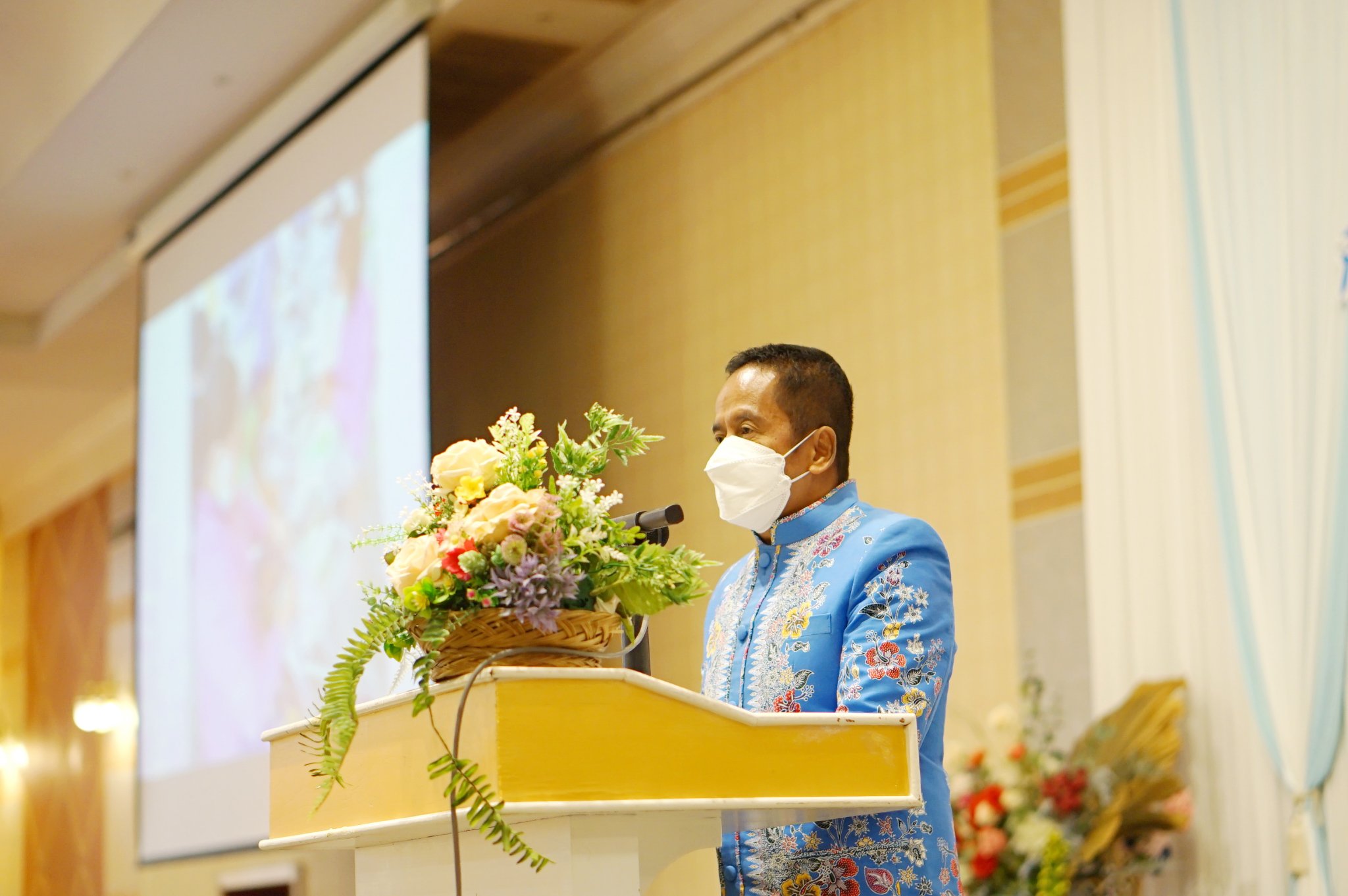 “พลังสตรีสุราษฎร์ธานี ลั่นก้องฟ้า” ในกิจกรรม “สตรีเมืองคนดี รวมพลังสร้างสรรค์ ขับเคลื่อนเศรษฐกิจชุมชน”