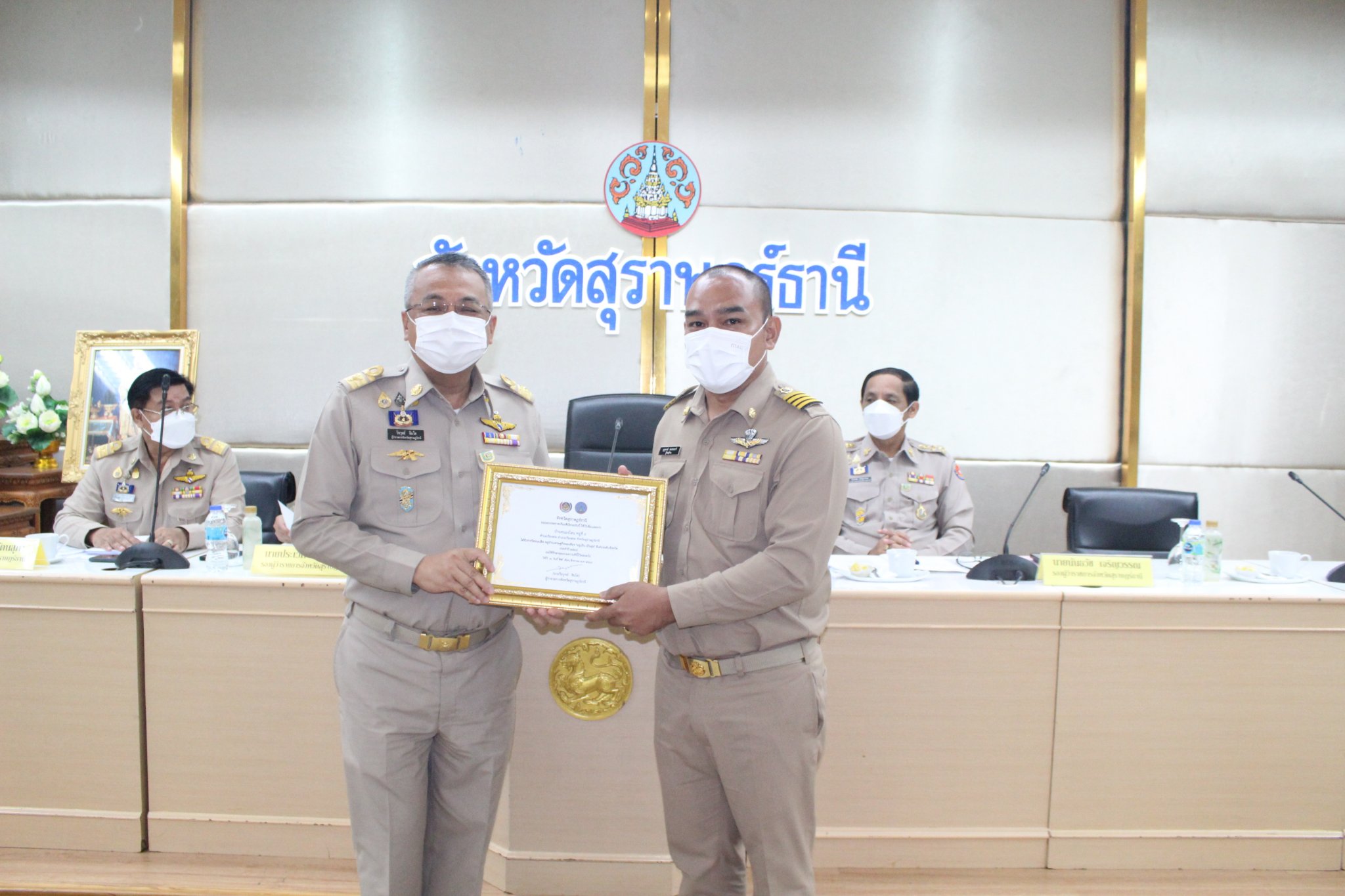 “จังหวัดสุราษฎร์ธานี ร่วมแสดงความยินดี แก่ผู้ที่ได้รับโล่เชิดชูเกียรติทุกท่าน”