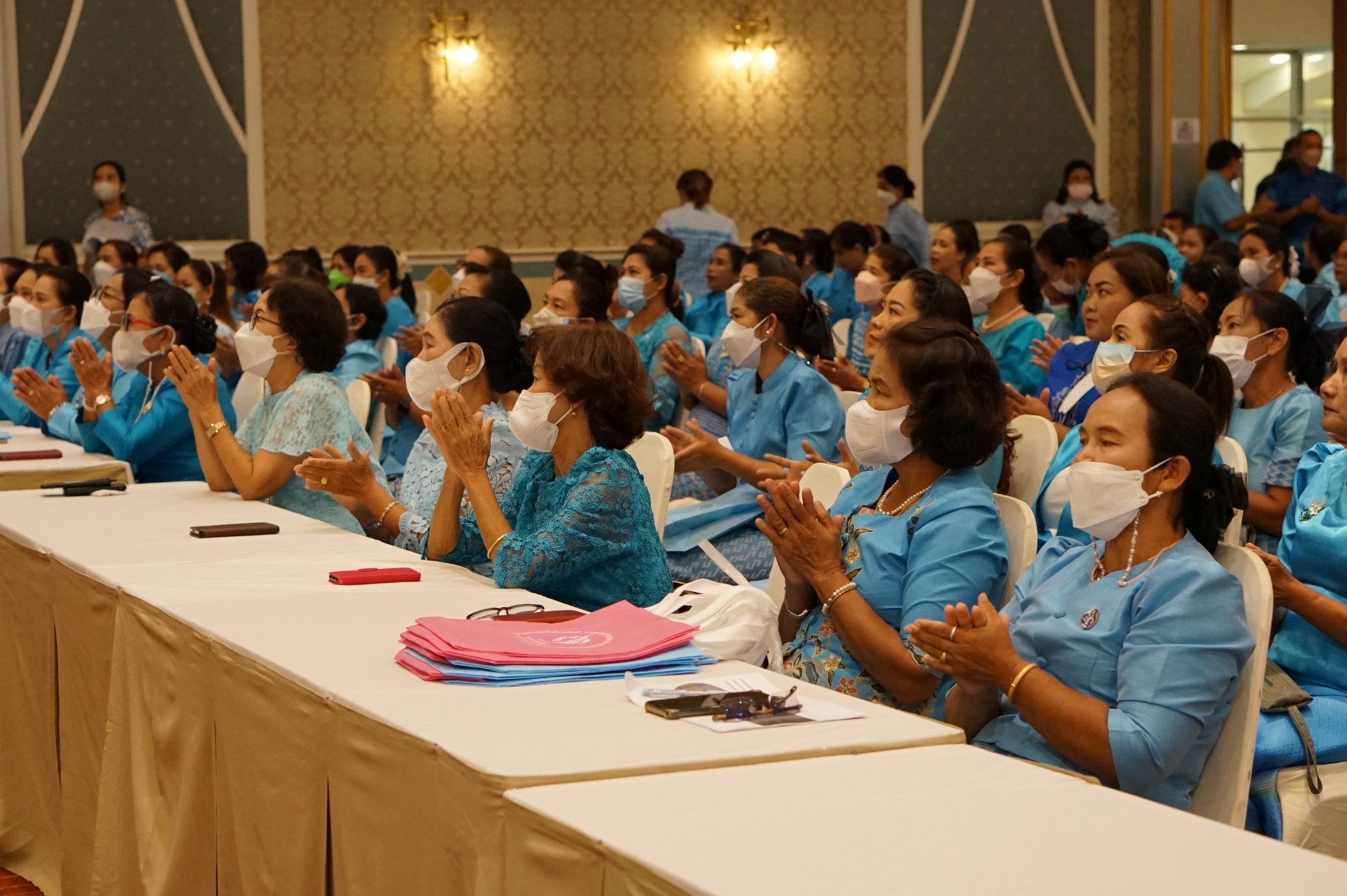 “พลังสตรีสุราษฎร์ธานี ลั่นก้องฟ้า” ในกิจกรรม “สตรีเมืองคนดี รวมพลังสร้างสรรค์ ขับเคลื่อนเศรษฐกิจชุมชน”