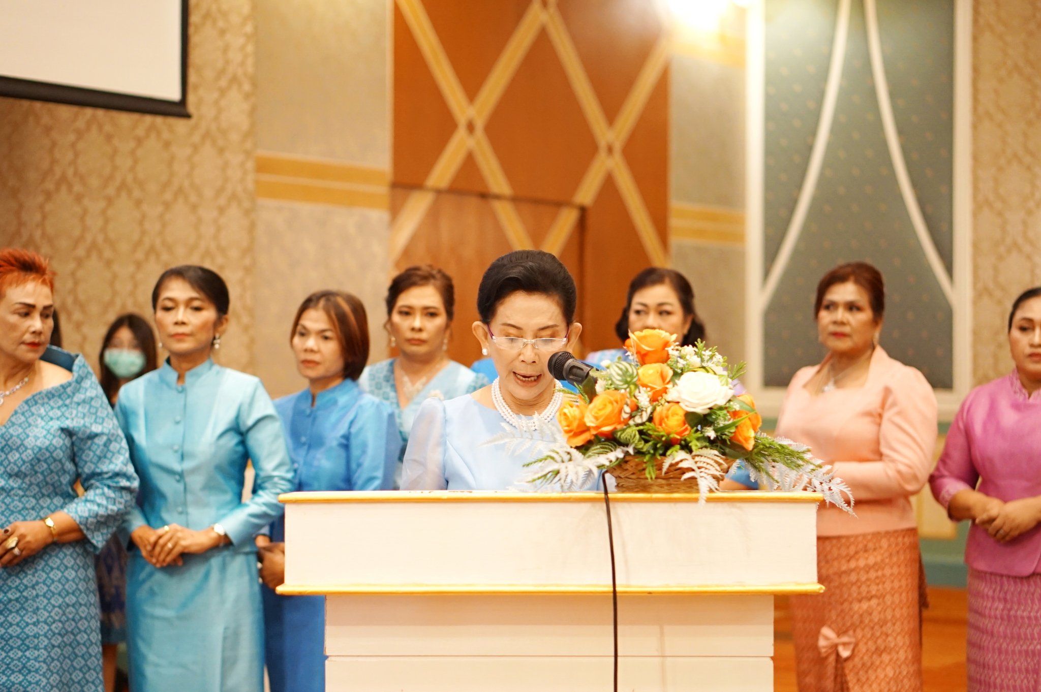 “พลังสตรีสุราษฎร์ธานี ลั่นก้องฟ้า” ในกิจกรรม “สตรีเมืองคนดี รวมพลังสร้างสรรค์ ขับเคลื่อนเศรษฐกิจชุมชน”