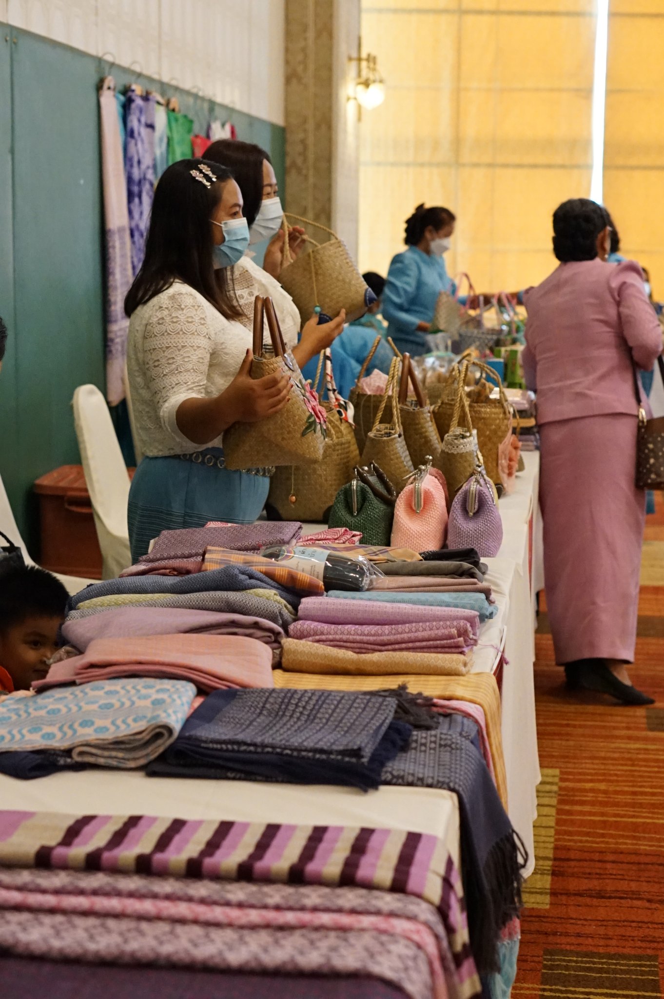 “พลังสตรีสุราษฎร์ธานี ลั่นก้องฟ้า” ในกิจกรรม “สตรีเมืองคนดี รวมพลังสร้างสรรค์ ขับเคลื่อนเศรษฐกิจชุมชน”