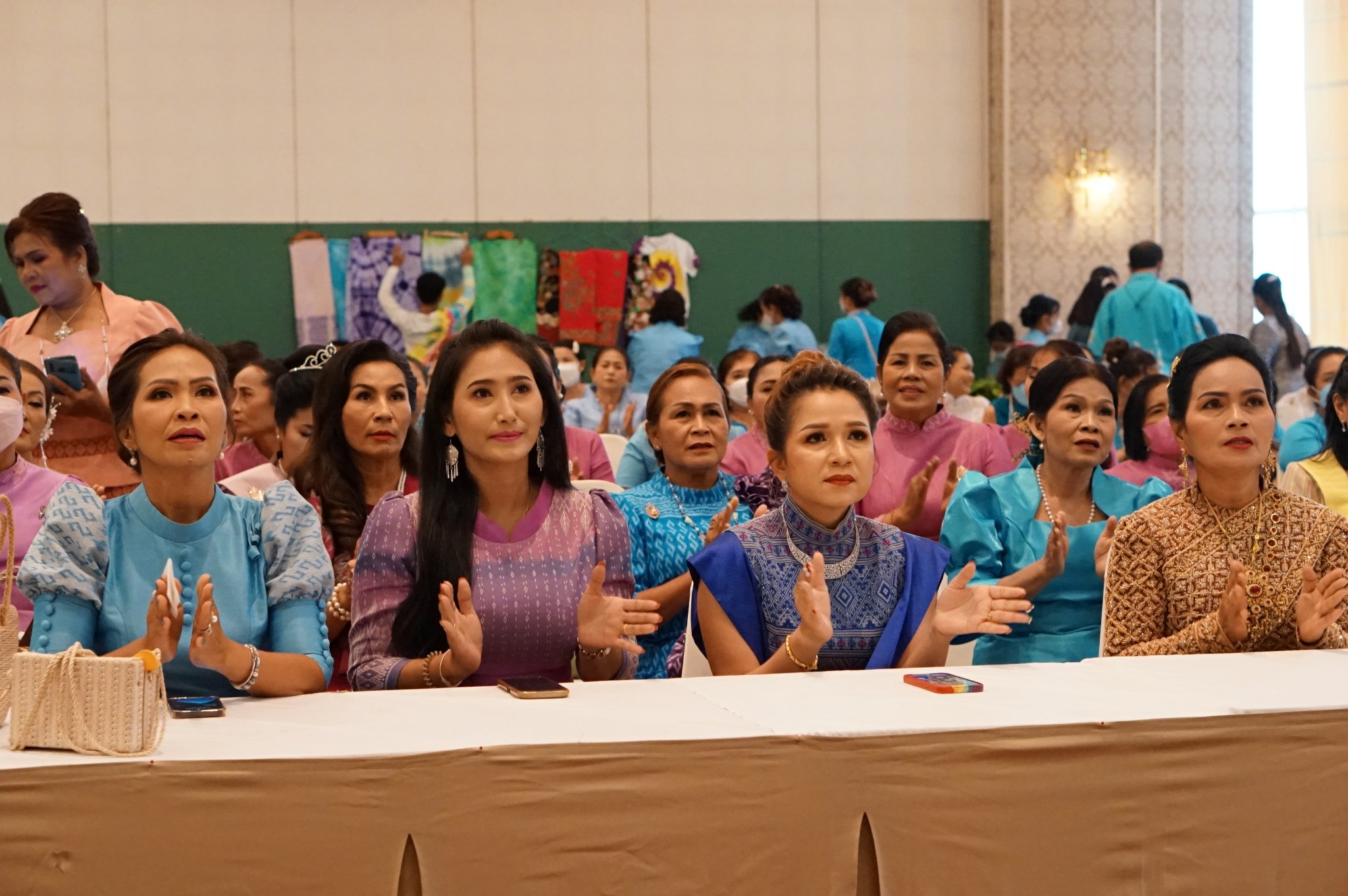 “พลังสตรีสุราษฎร์ธานี ลั่นก้องฟ้า” ในกิจกรรม “สตรีเมืองคนดี รวมพลังสร้างสรรค์ ขับเคลื่อนเศรษฐกิจชุมชน”