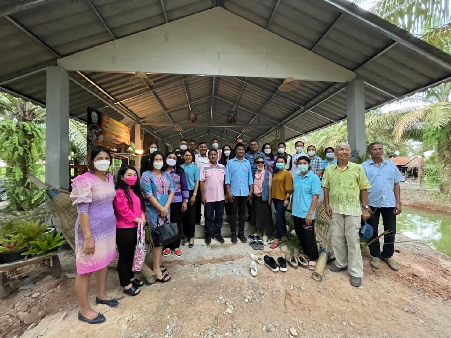 พช.สุราษฎร์ธานีลงพื้นที่ติดตามสนับสนุนการดำเนินงานกลุ่มทอผ้าบ้านทับเที่ยง อำเภอพุนพิน