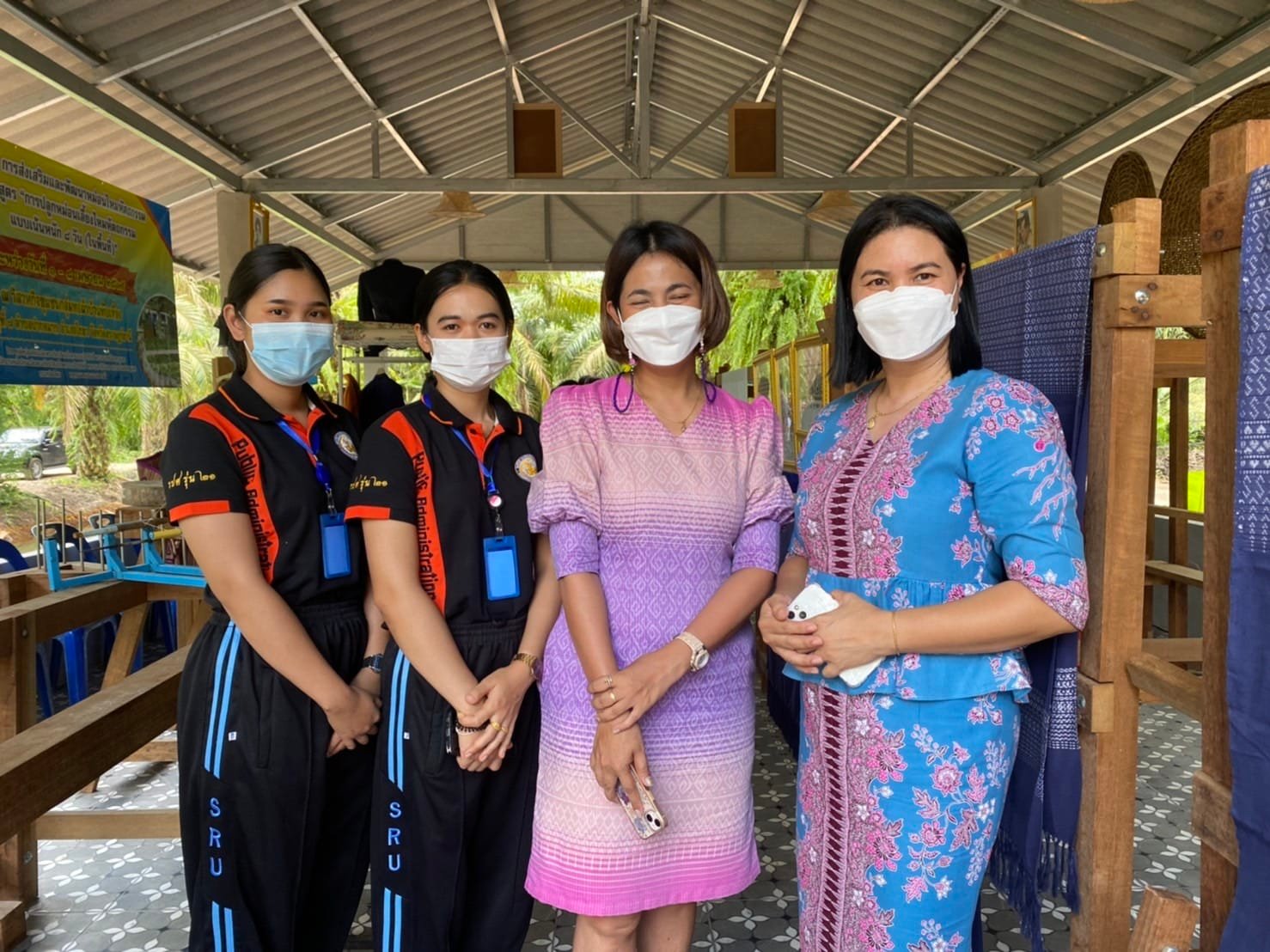 พช.สุราษฎร์ธานีลงพื้นที่ติดตามสนับสนุนการดำเนินงานกลุ่มทอผ้าบ้านทับเที่ยง อำเภอพุนพิน