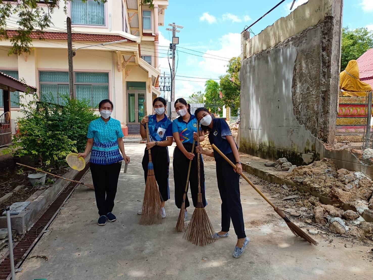 พช.สุราษฎร์ฯ ร่วมกิจกรรมเพื่อเฉลิมพระเกียรติฯ เนื่องในวันเฉลิมพระชนมพรรษา ๙o พรรษา สมเด็จพระนางเจ้าสิริกิติ์พระบรมราชินีนาถ พระบรมราชชนนีพันปีหลวง ณ วัดไตรธรรมารามพระอารามหลวง อำเภอเมืองฯ จังหวัดสุราษฎร์ธานี