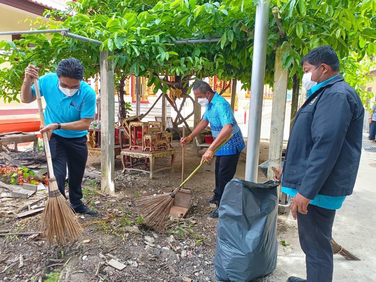 พช.สุราษฎร์ฯ ร่วมกิจกรรมเพื่อเฉลิมพระเกียรติฯ เนื่องในวันเฉลิมพระชนมพรรษา ๙o พรรษา สมเด็จพระนางเจ้าสิริกิติ์พระบรมราชินีนาถ พระบรมราชชนนีพันปีหลวง ณ วัดไตรธรรมารามพระอารามหลวง อำเภอเมืองฯ จังหวัดสุราษฎร์ธานี