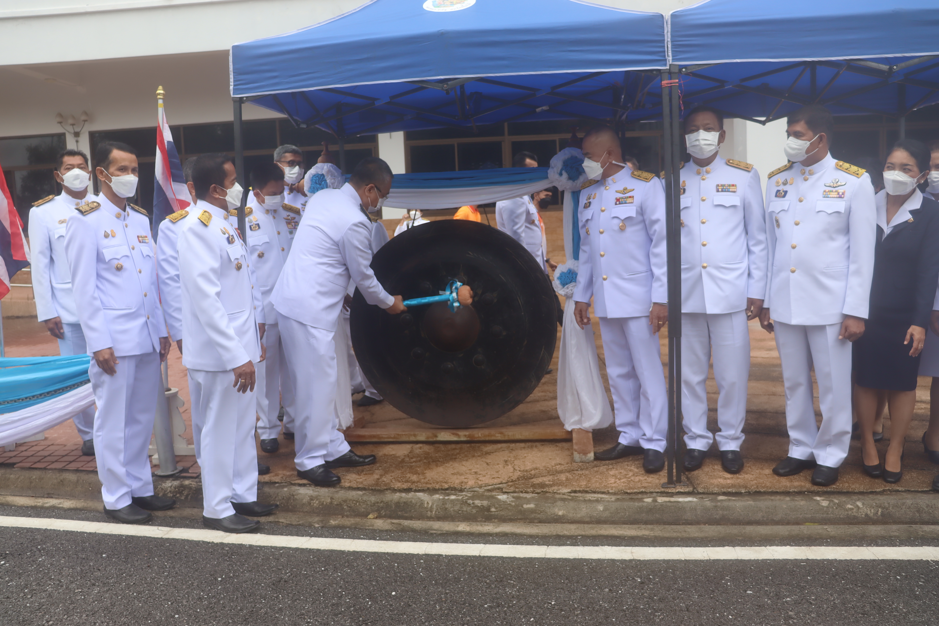 พช.สุราษฎร์ จับมือ ปปส.ภาค 8 และเครือข่ายกองทุนแม่ฯ จังหวัดสุราษฎร์ธานี จัดพิธีมอบเงินพระราชทานขวัญถุงกองทุนแม่ของแผ่นดิน ปี 2565