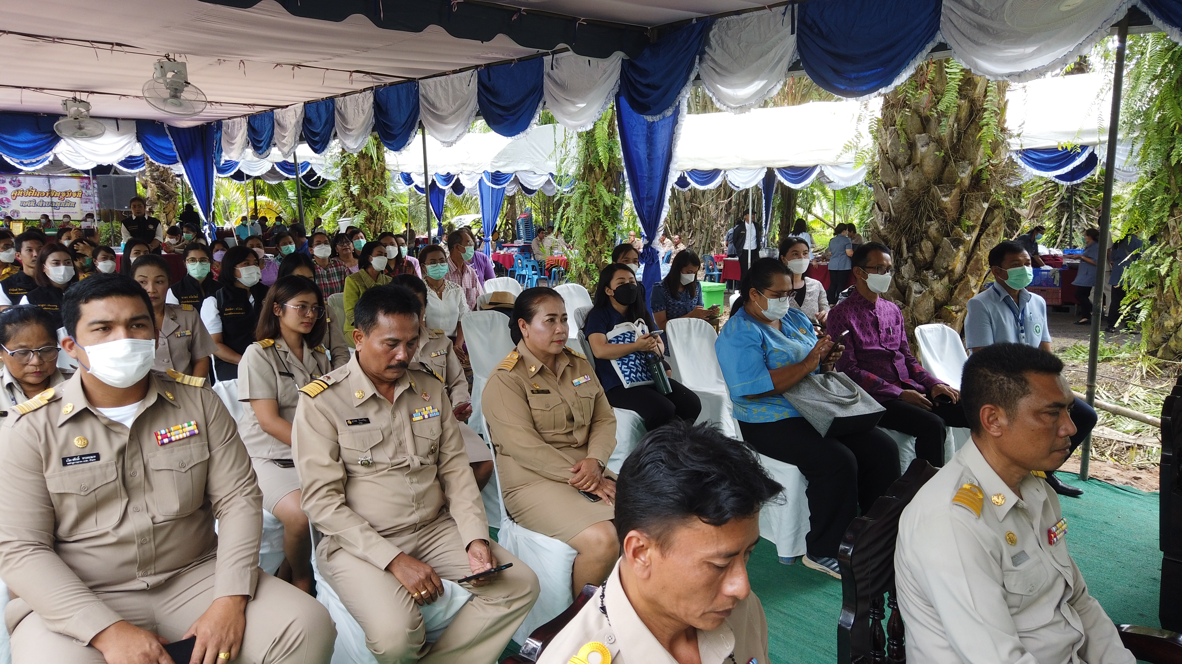 รมว.ท่องเที่ยวและกีฬา ปลุกกระแสการท่องเที่ยววิถีชุมชน ลงพื้นที่เยี่ยมเยียนสถาบันพัฒนาภูมิปัญญาไทยกลุ่มอาชีพสร้างเศรษฐกิจชุมชนตำบลพุนพิน