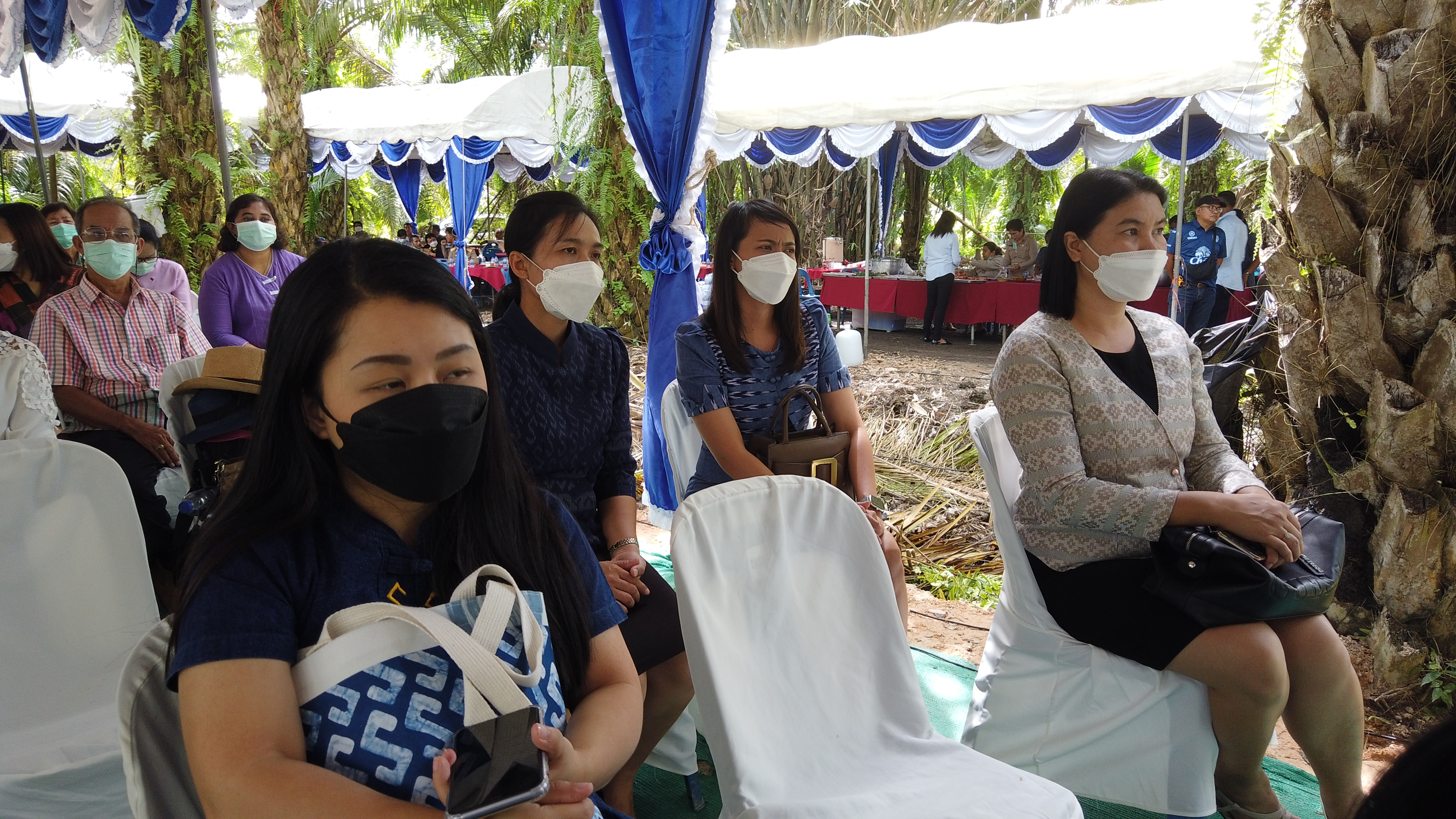 รมว.ท่องเที่ยวและกีฬา ปลุกกระแสการท่องเที่ยววิถีชุมชน ลงพื้นที่เยี่ยมเยียนสถาบันพัฒนาภูมิปัญญาไทยกลุ่มอาชีพสร้างเศรษฐกิจชุมชนตำบลพุนพิน