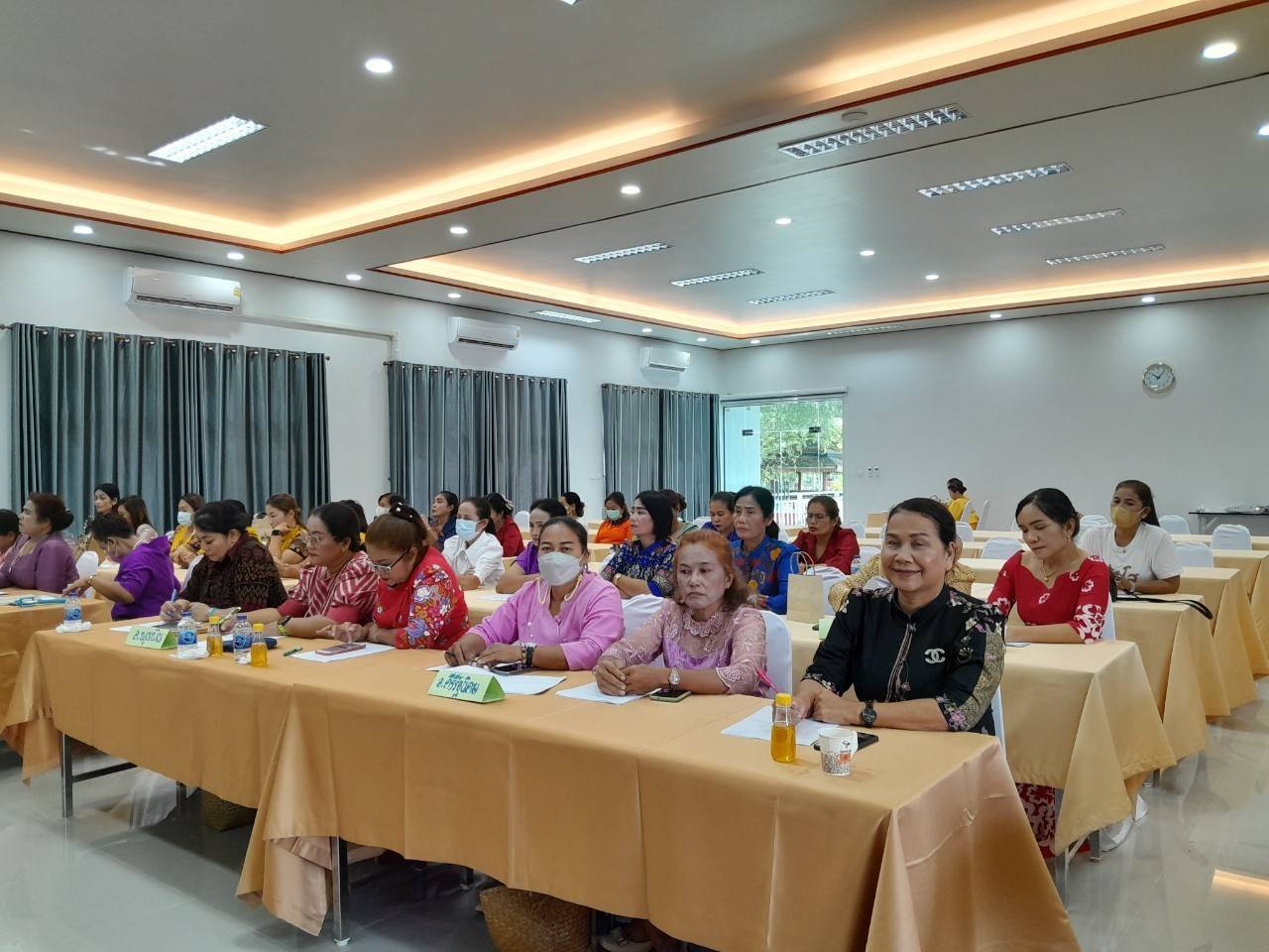 “พลังสตรี พลังที่ยิ่งใหญ่ คณะกรรมการพัฒนาสตรีจังหวัด สุราษฏร์ธานี ประชุมสัญจร ขับเคลื่อนงาน”